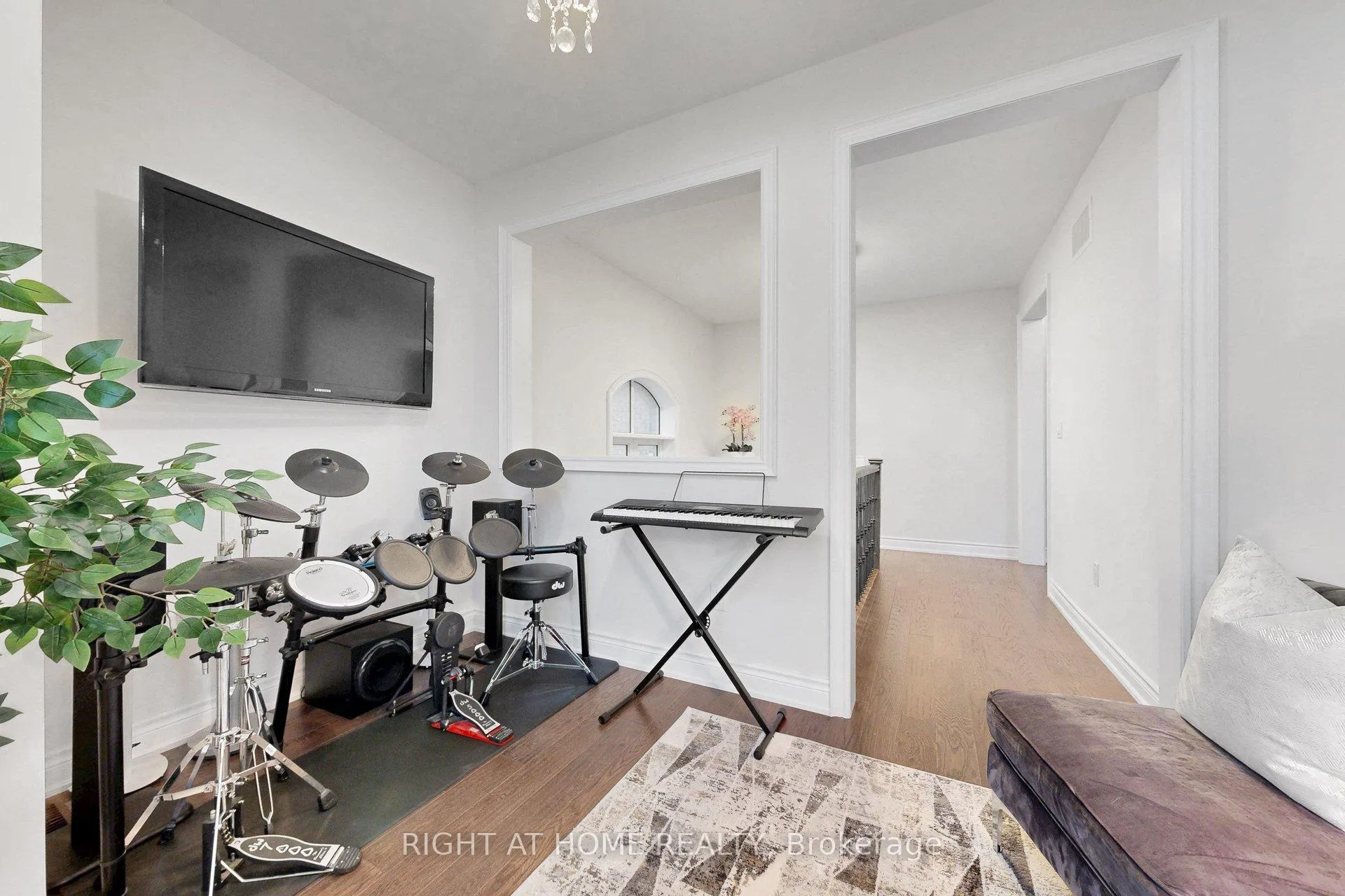 Photo 26 of 496 Mactier Drive, Vaughan, Kleinburg — HOMEH