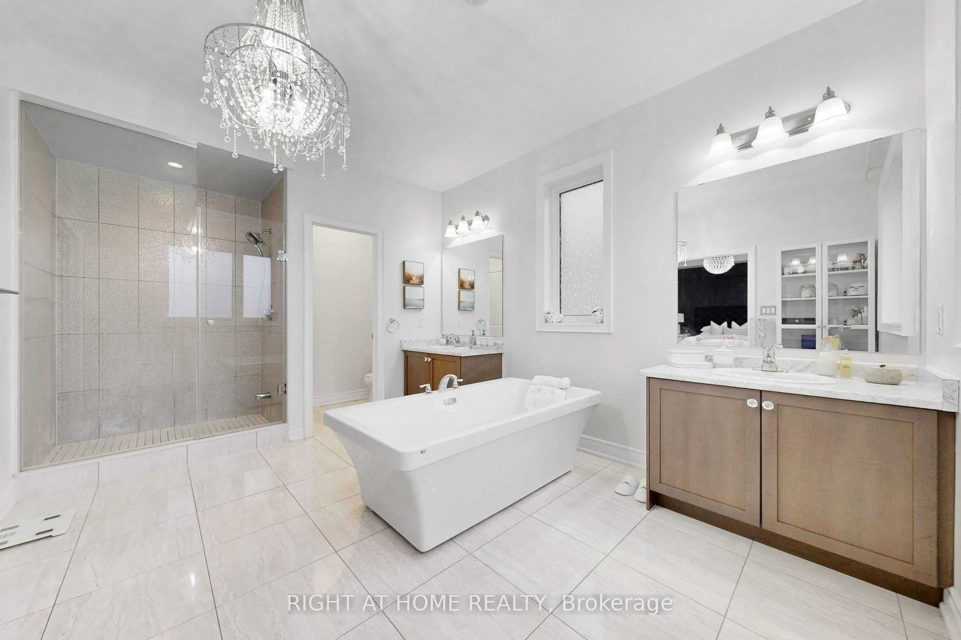 Photo 32 of 496 Mactier Drive, Vaughan, Kleinburg — HOMEH