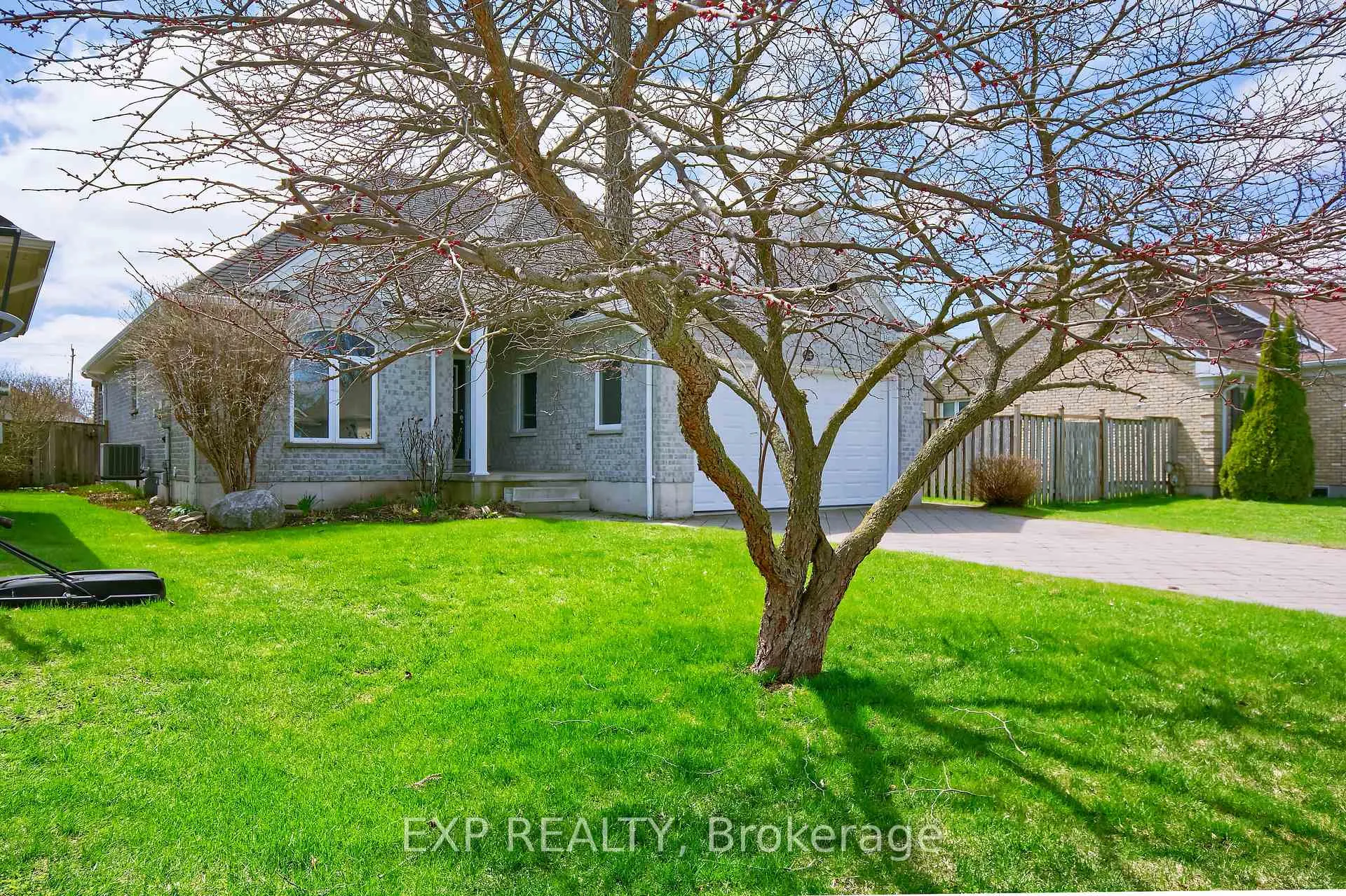 Photo 2 of 54 Treadwell Street, Aylmer — HOMEH