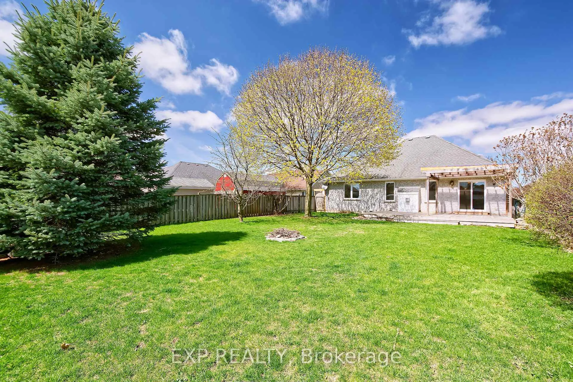 Photo 4 of 54 Treadwell Street, Aylmer — HOMEH
