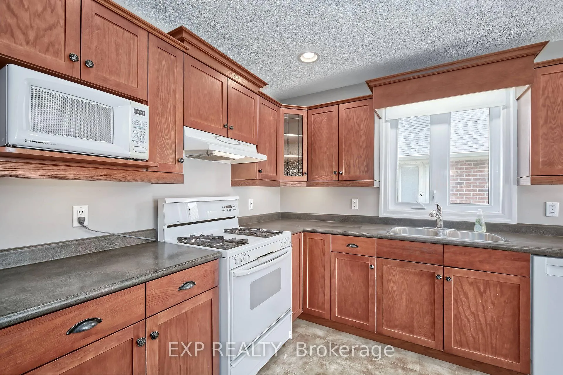 Photo 15 of 54 Treadwell Street, Aylmer — HOMEH