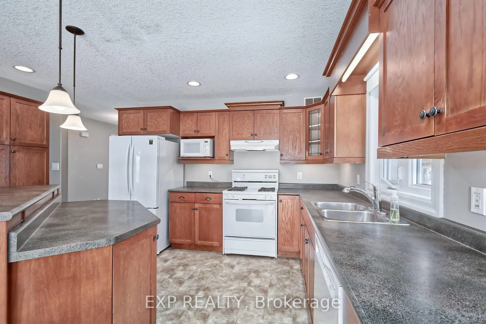 Photo 16 of 54 Treadwell Street, Aylmer — HOMEH