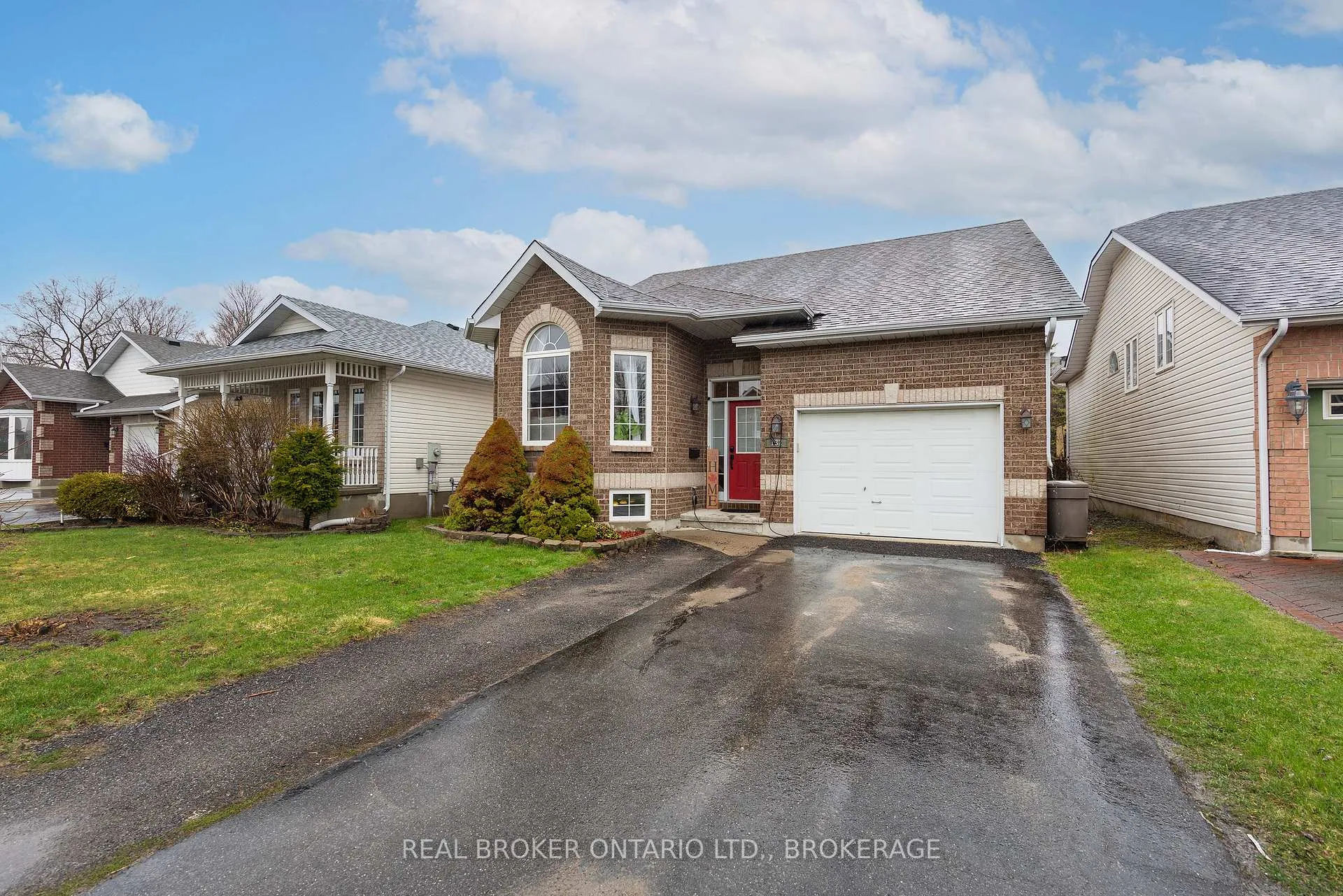 Photo 3 of 132 Dalgleish Avenue, Kingston, Kingston East (Incl Barret Crt) — HOMEH