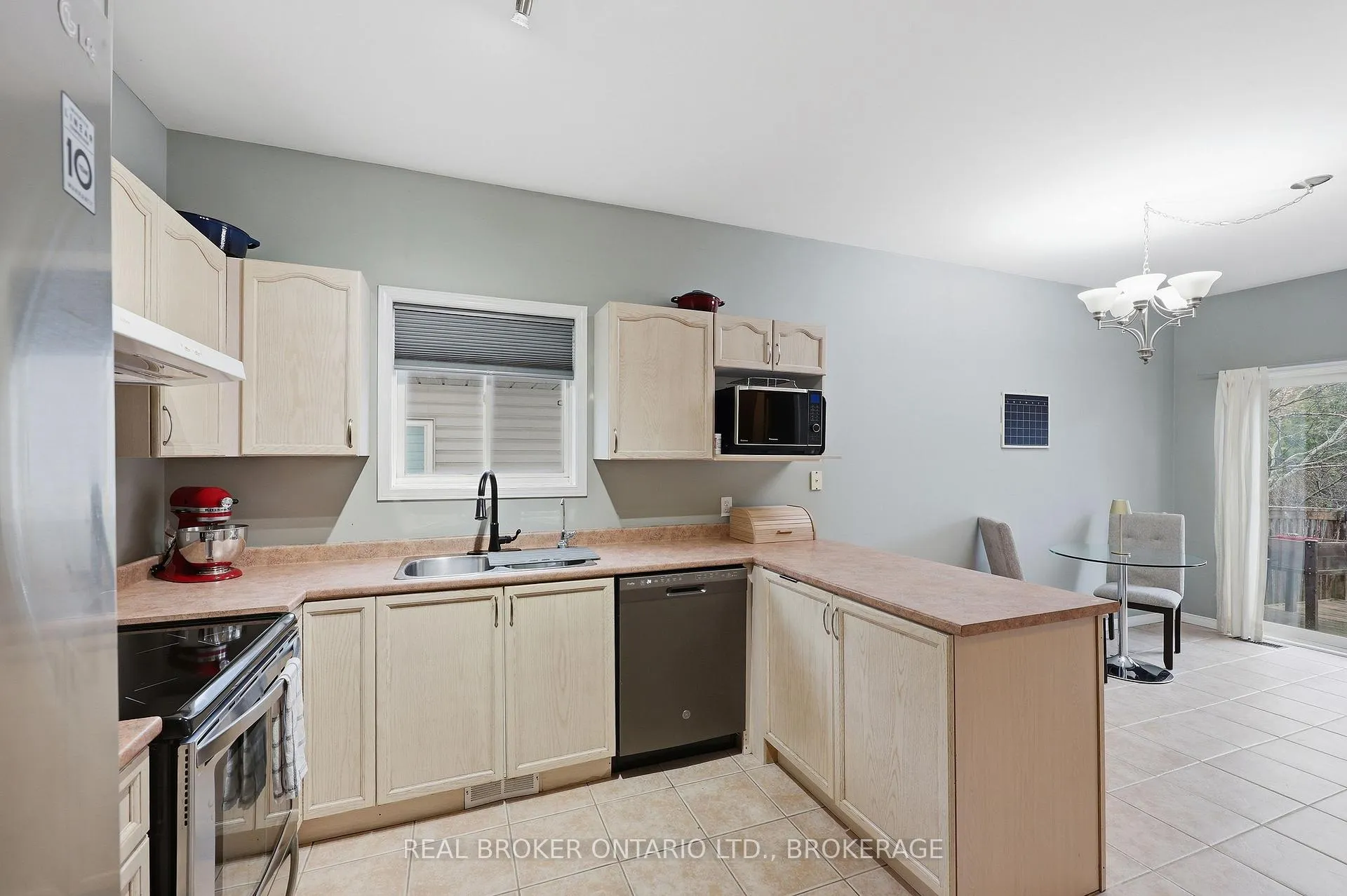 Photo 11 of 132 Dalgleish Avenue, Kingston, Kingston East (Incl Barret Crt) — HOMEH