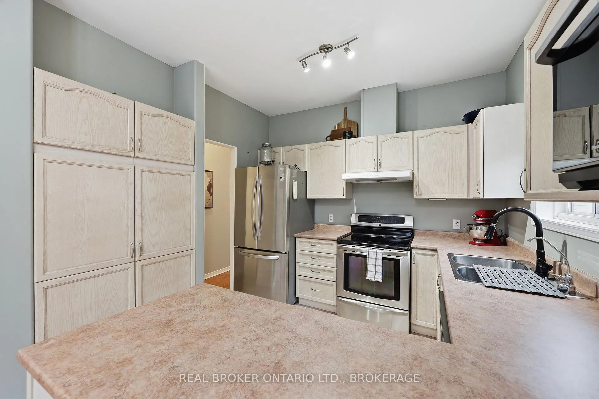 Photo 13 of 132 Dalgleish Avenue, Kingston, Kingston East (Incl Barret Crt) — HOMEH
