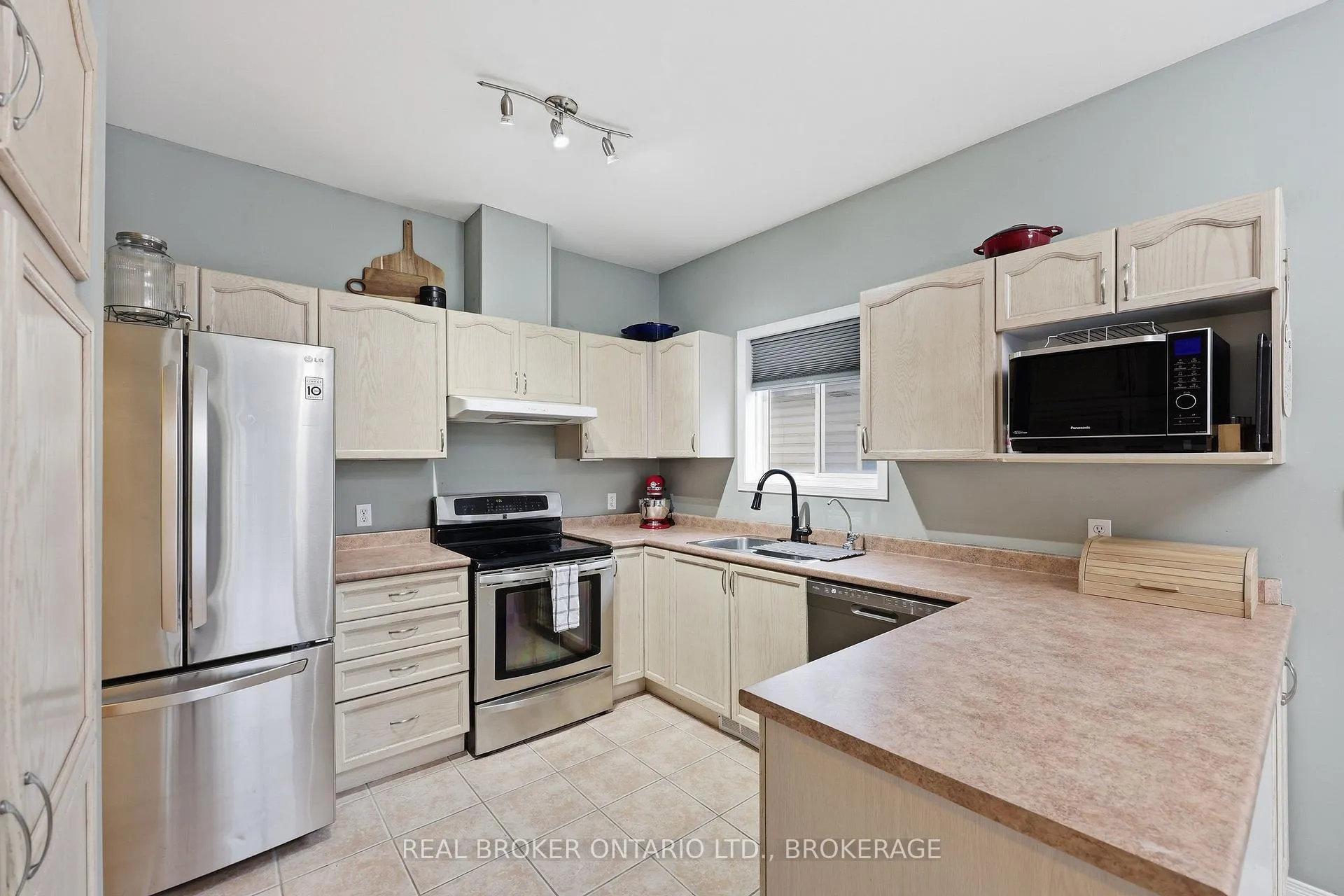 Photo 14 of 132 Dalgleish Avenue, Kingston, Kingston East (Incl Barret Crt) — HOMEH