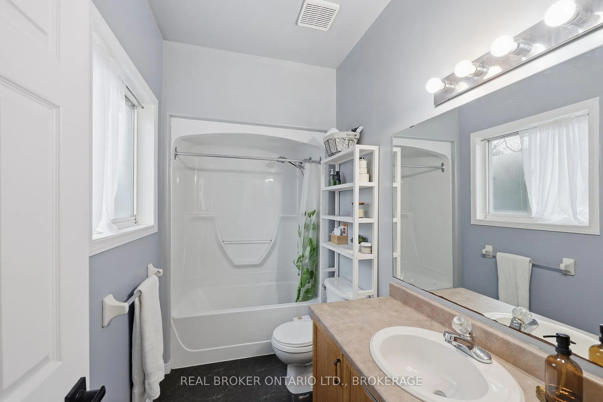 Photo 25 of 132 Dalgleish Avenue, Kingston, Kingston East (Incl Barret Crt) — HOMEH