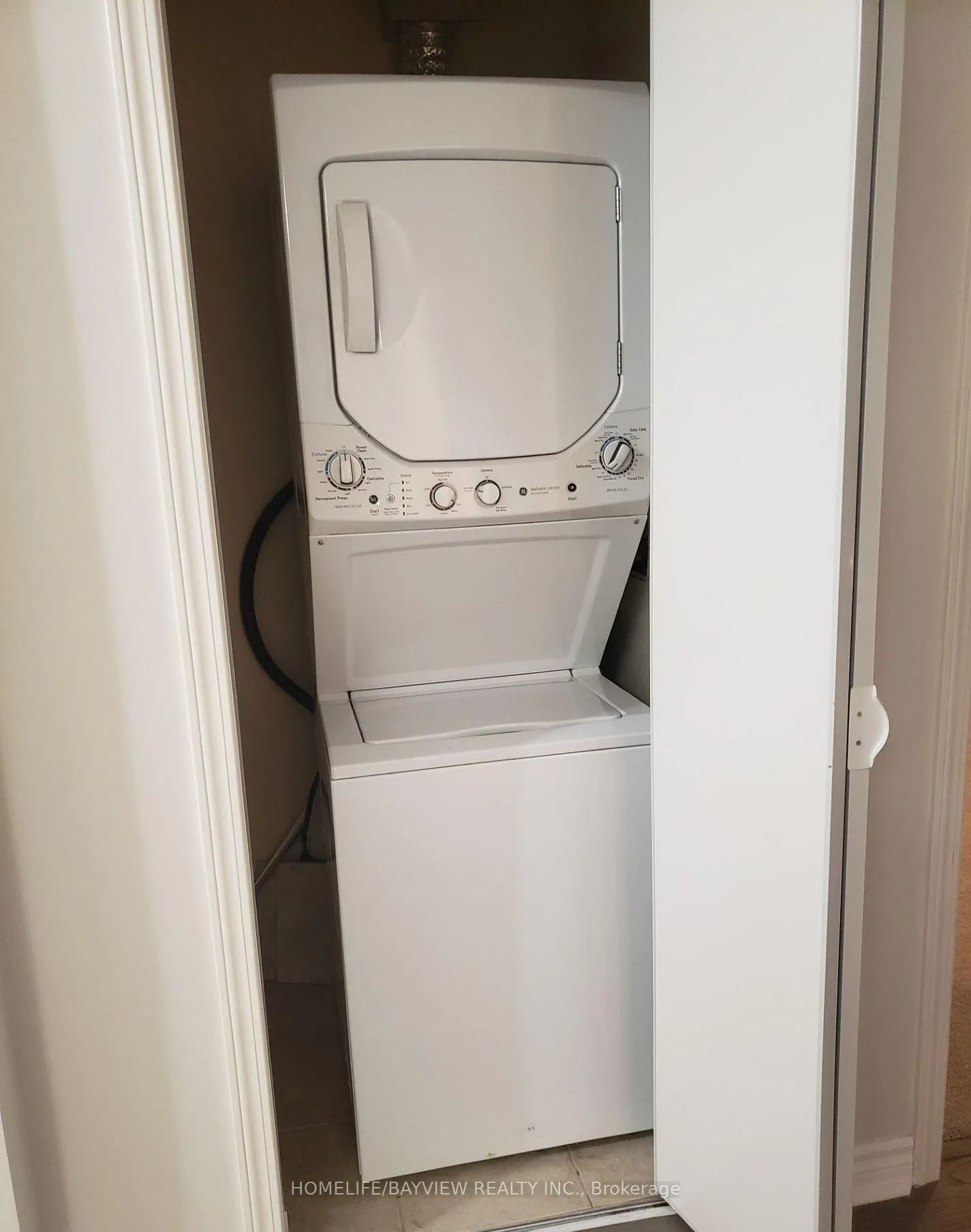 Photo 10 of Unit 402, 15450 yonge Street, Aurora, Aurora Heights — HOMEH