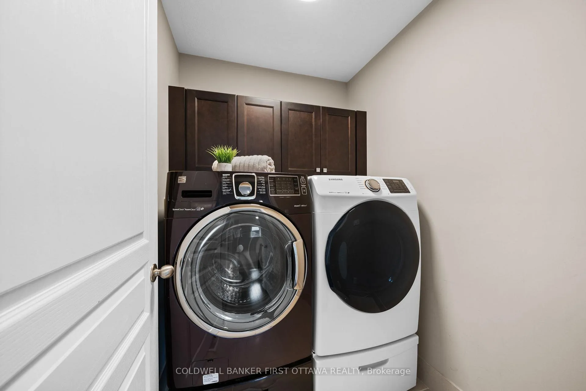 Photo 29 of 206 Ancaster Avenue, Ottawa, Woodroffe — HOMEH