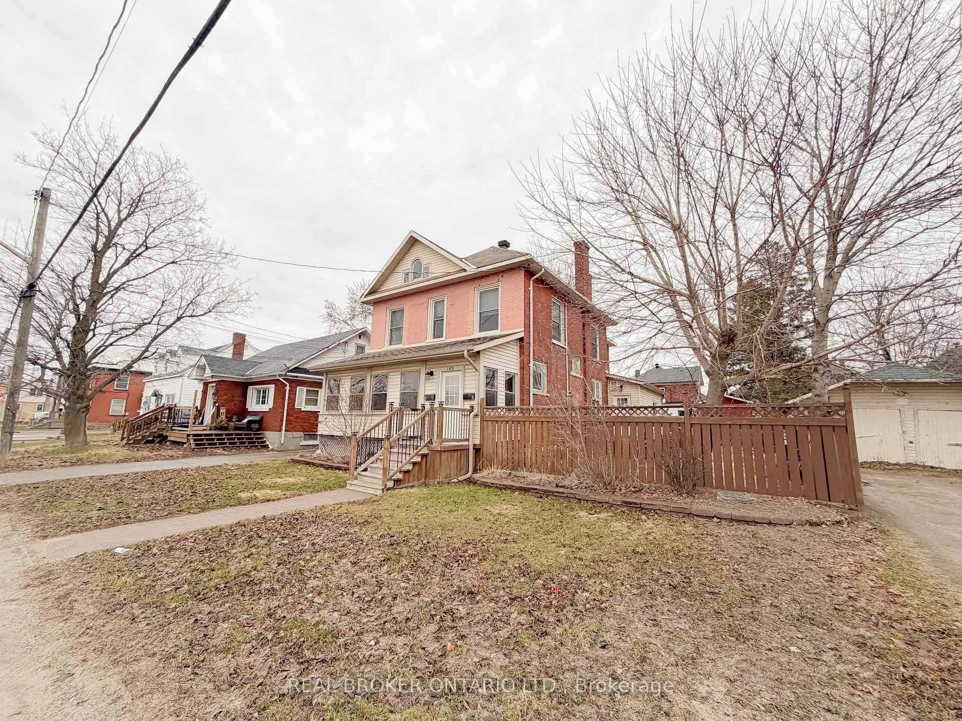 Photo 2 of Unit B, 143 Elmsley Street, Smiths Falls — HOMEH