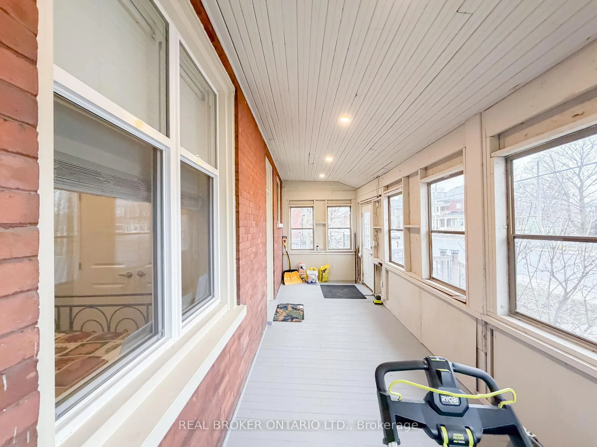 Photo 3 of Unit B, 143 Elmsley Street, Smiths Falls — HOMEH