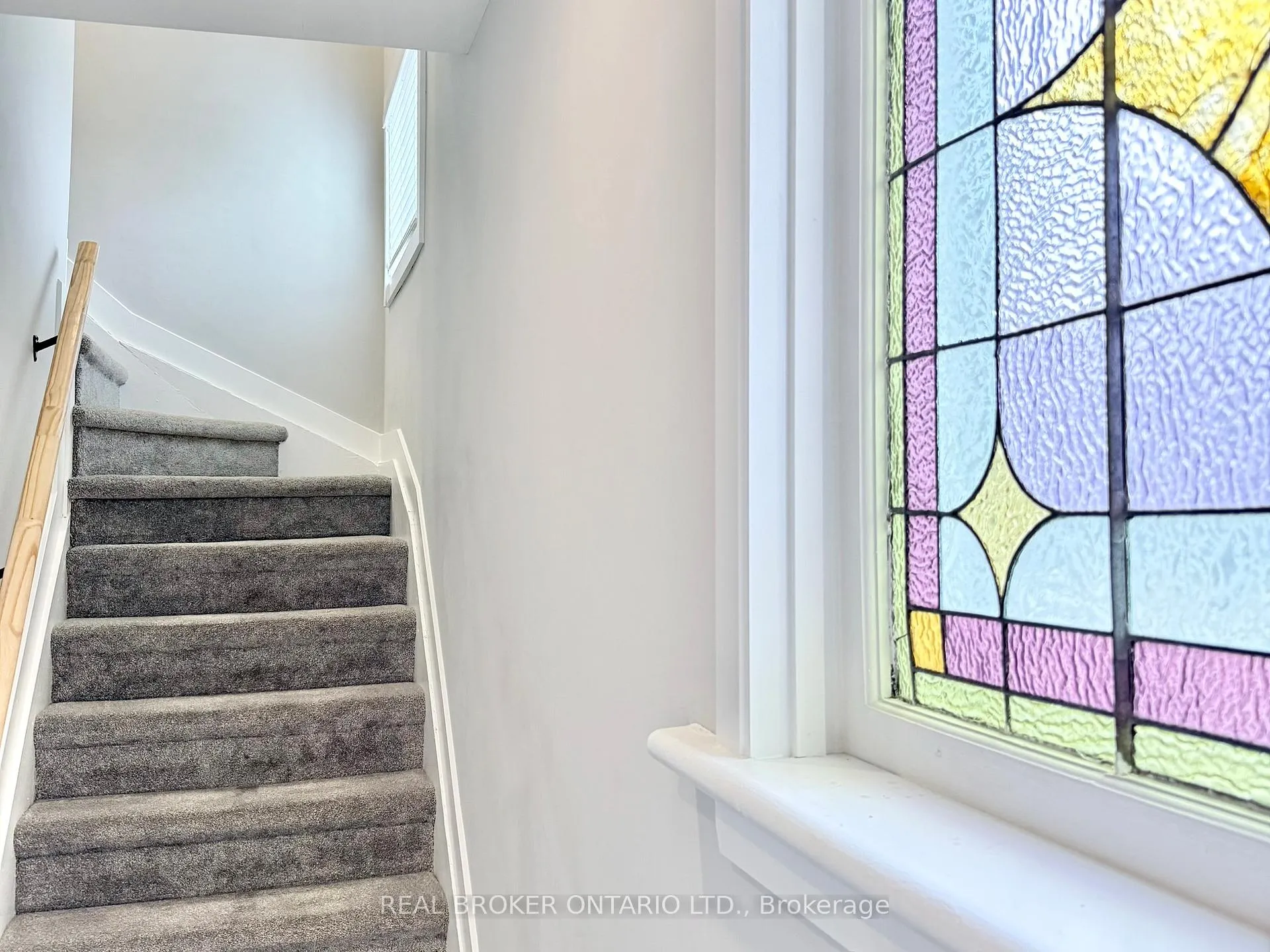 Photo 4 of Unit B, 143 Elmsley Street, Smiths Falls — HOMEH