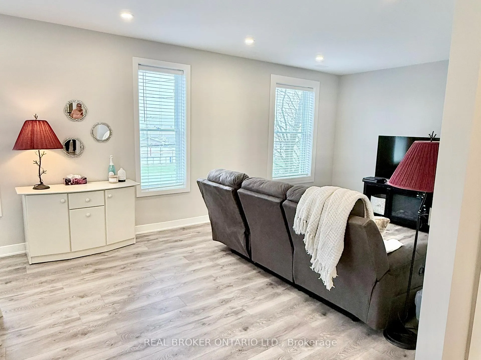 Photo 12 of Unit B, 143 Elmsley Street, Smiths Falls — HOMEH