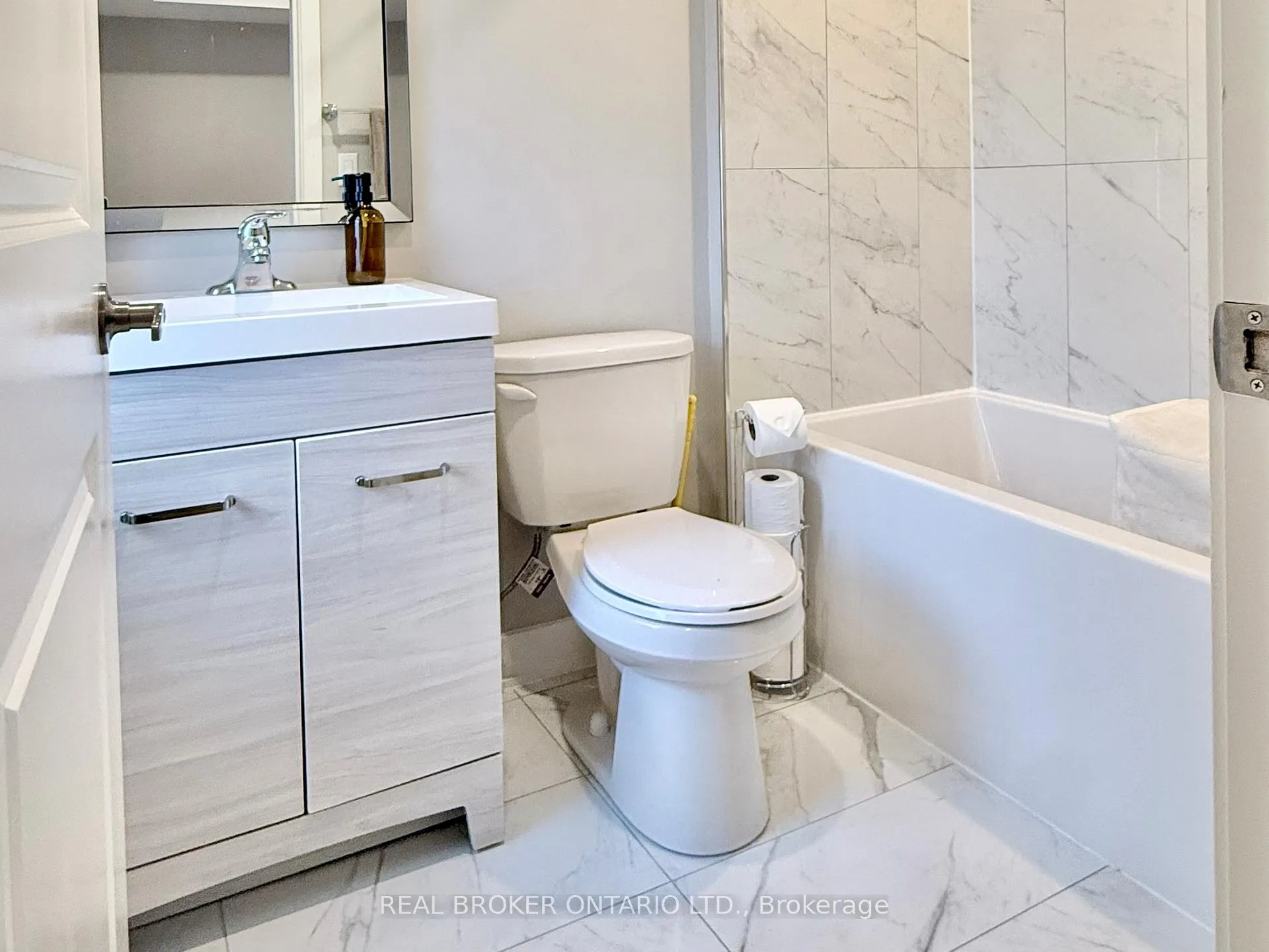 Photo 19 of Unit B, 143 Elmsley Street, Smiths Falls — HOMEH