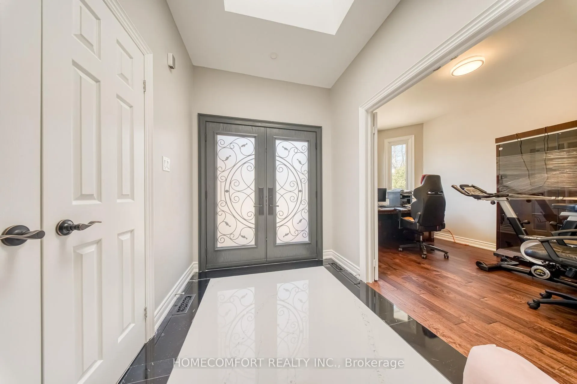 Photo 3 of 62 Soho Crescent, Markham, Markville — HOMEH