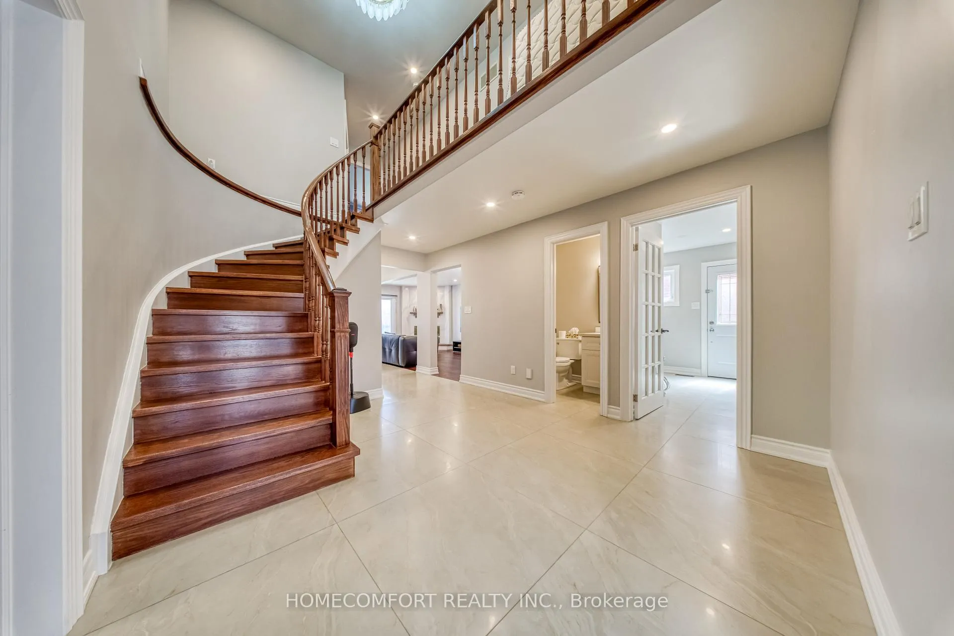 Photo 4 of 62 Soho Crescent, Markham, Markville — HOMEH