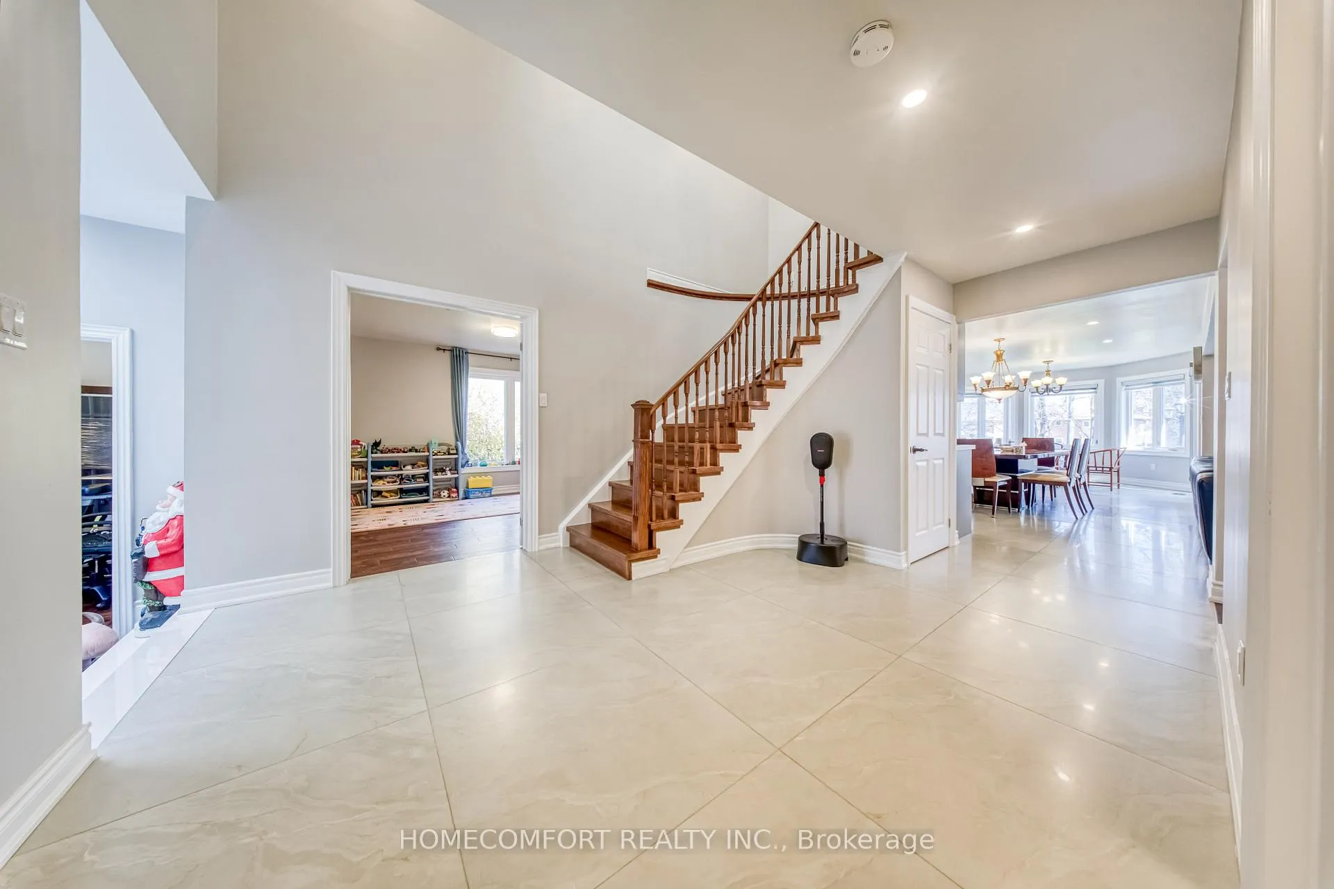 Photo 5 of 62 Soho Crescent, Markham, Markville — HOMEH