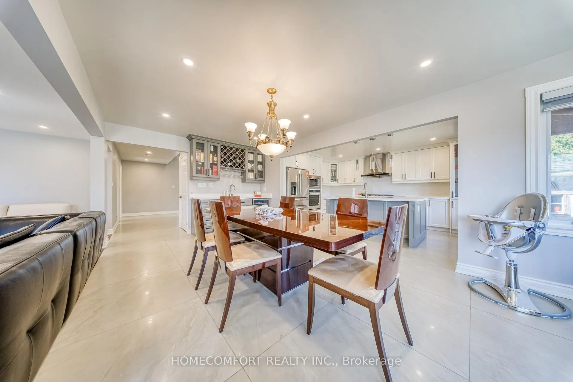 Photo 8 of 62 Soho Crescent, Markham, Markville — HOMEH