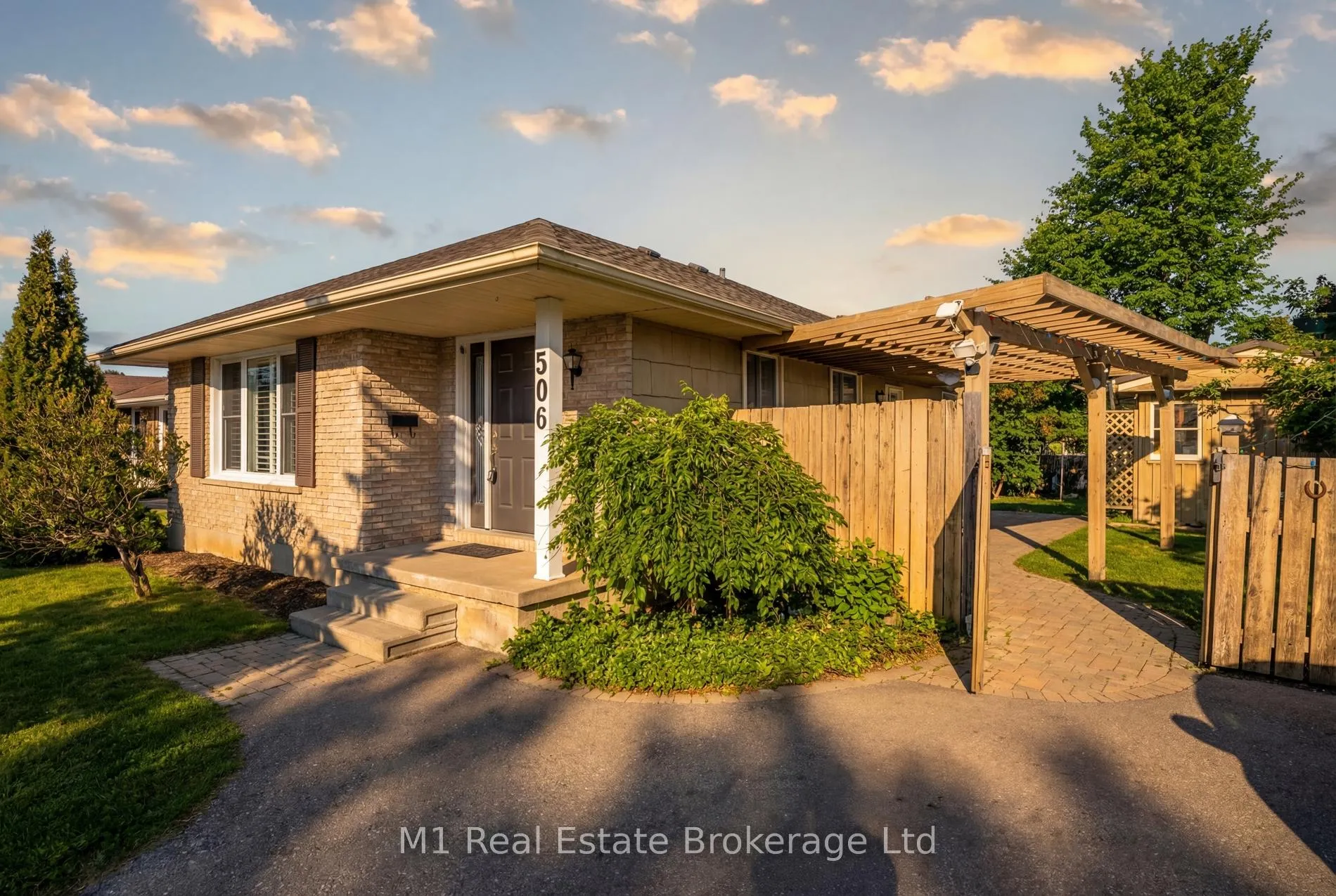 Front of 506 Mctavish Street