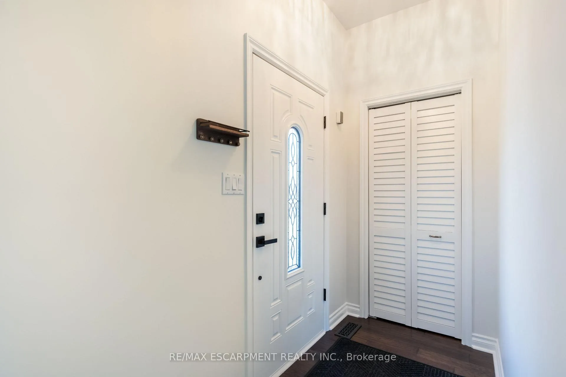 Photo 3 of 621 Rosseau Road, Hamilton, Rosedale — HOMEH