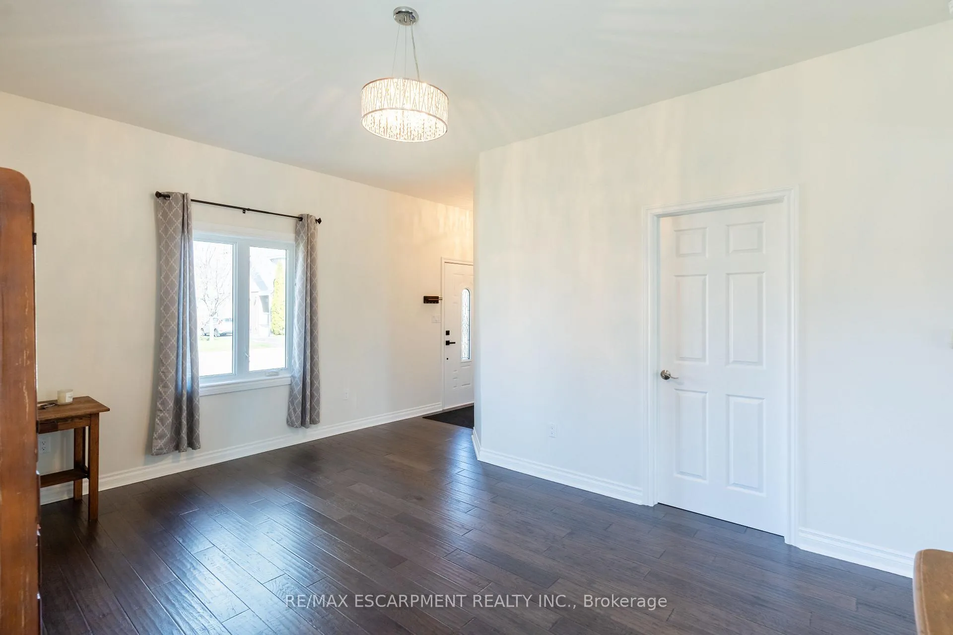 Photo 5 of 621 Rosseau Road, Hamilton, Rosedale — HOMEH