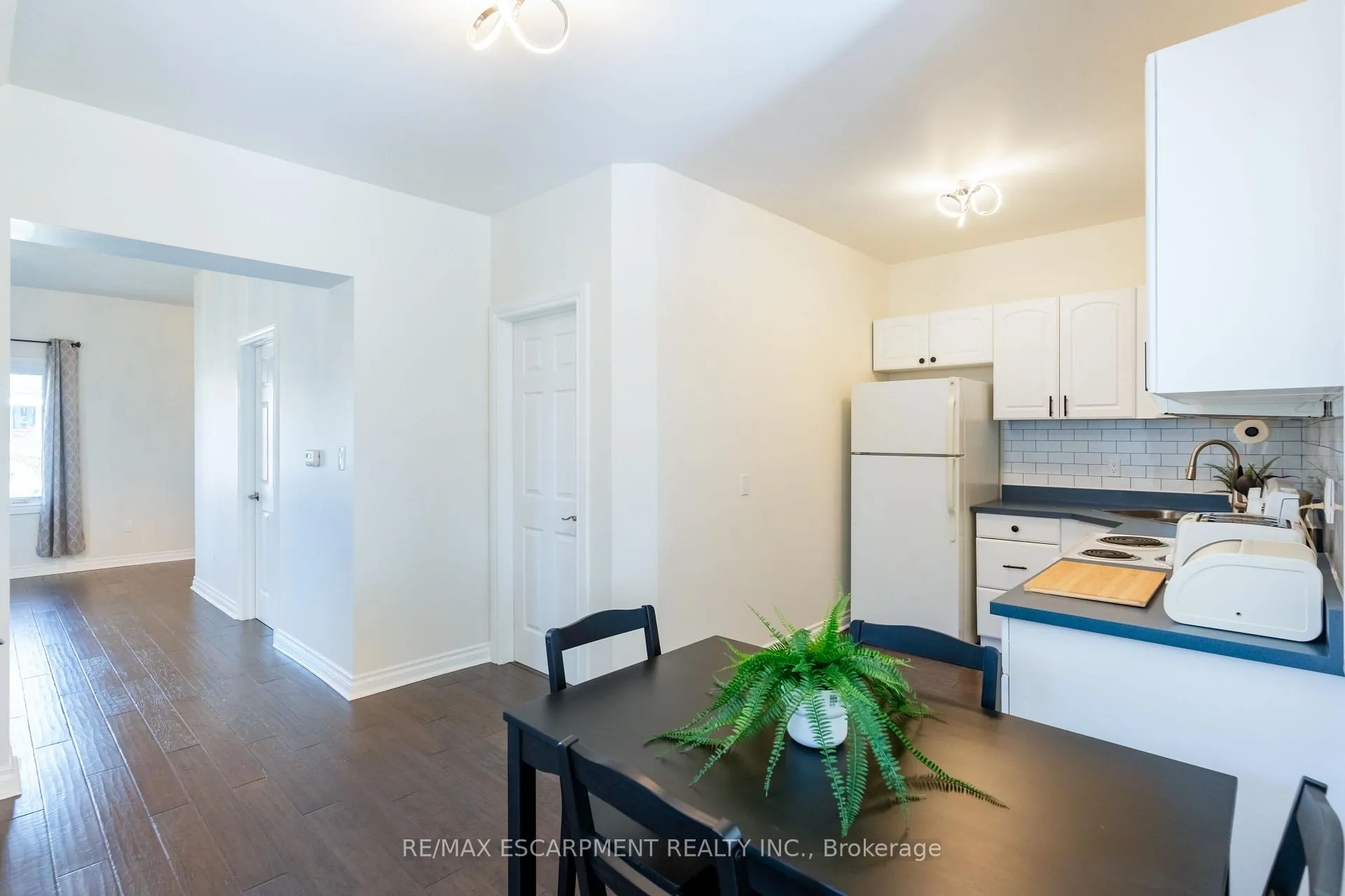 Photo 7 of 621 Rosseau Road, Hamilton, Rosedale — HOMEH