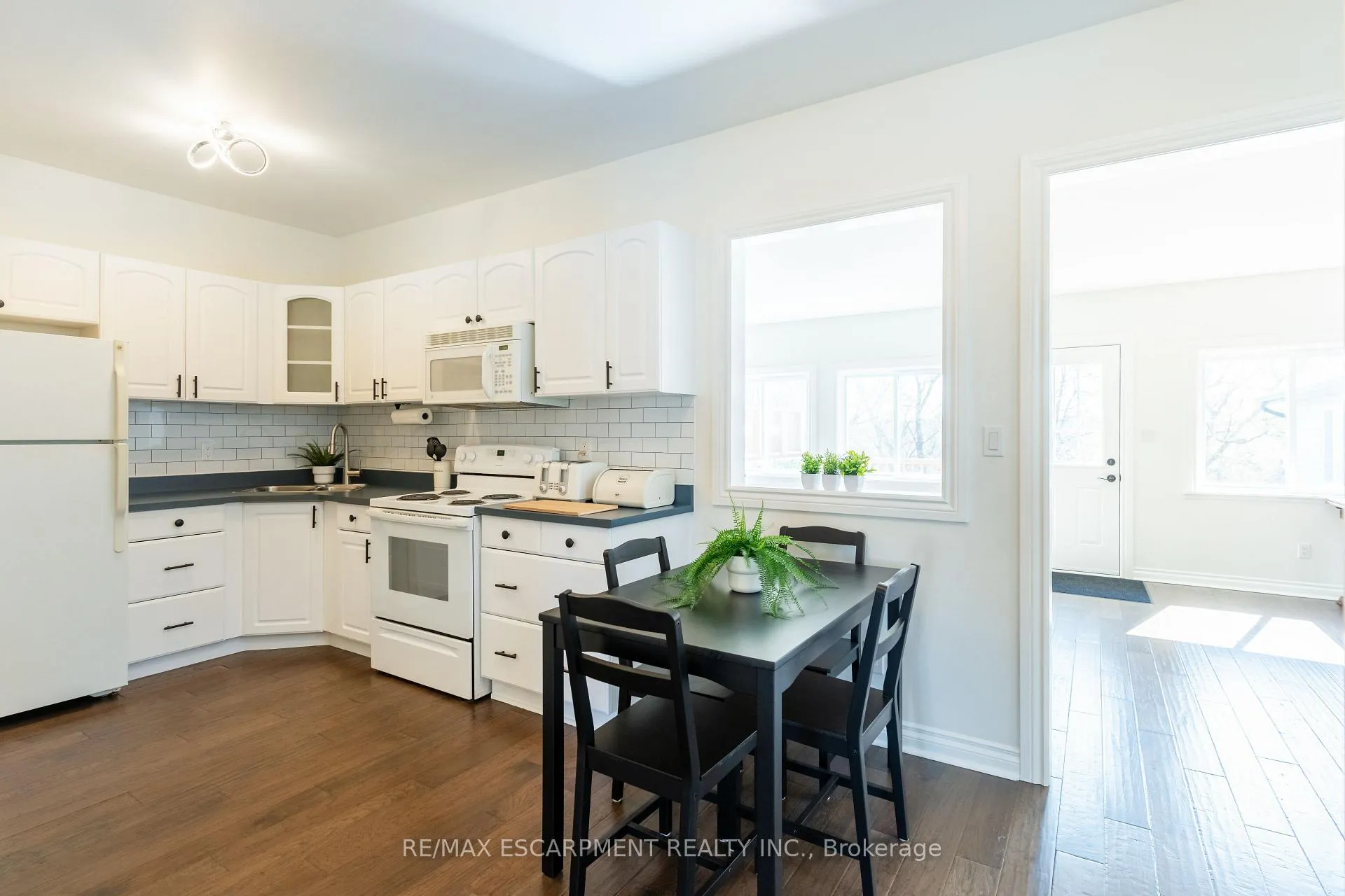 Photo 8 of 621 Rosseau Road, Hamilton, Rosedale — HOMEH