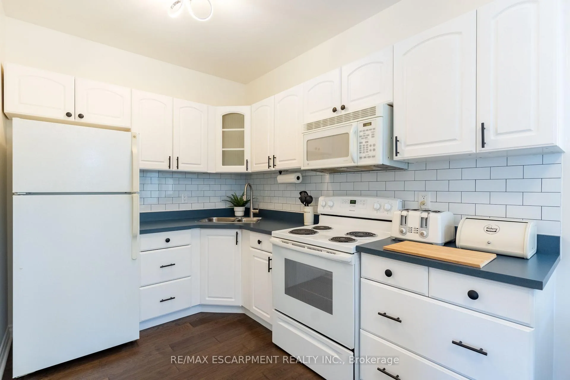 Photo 9 of 621 Rosseau Road, Hamilton, Rosedale — HOMEH