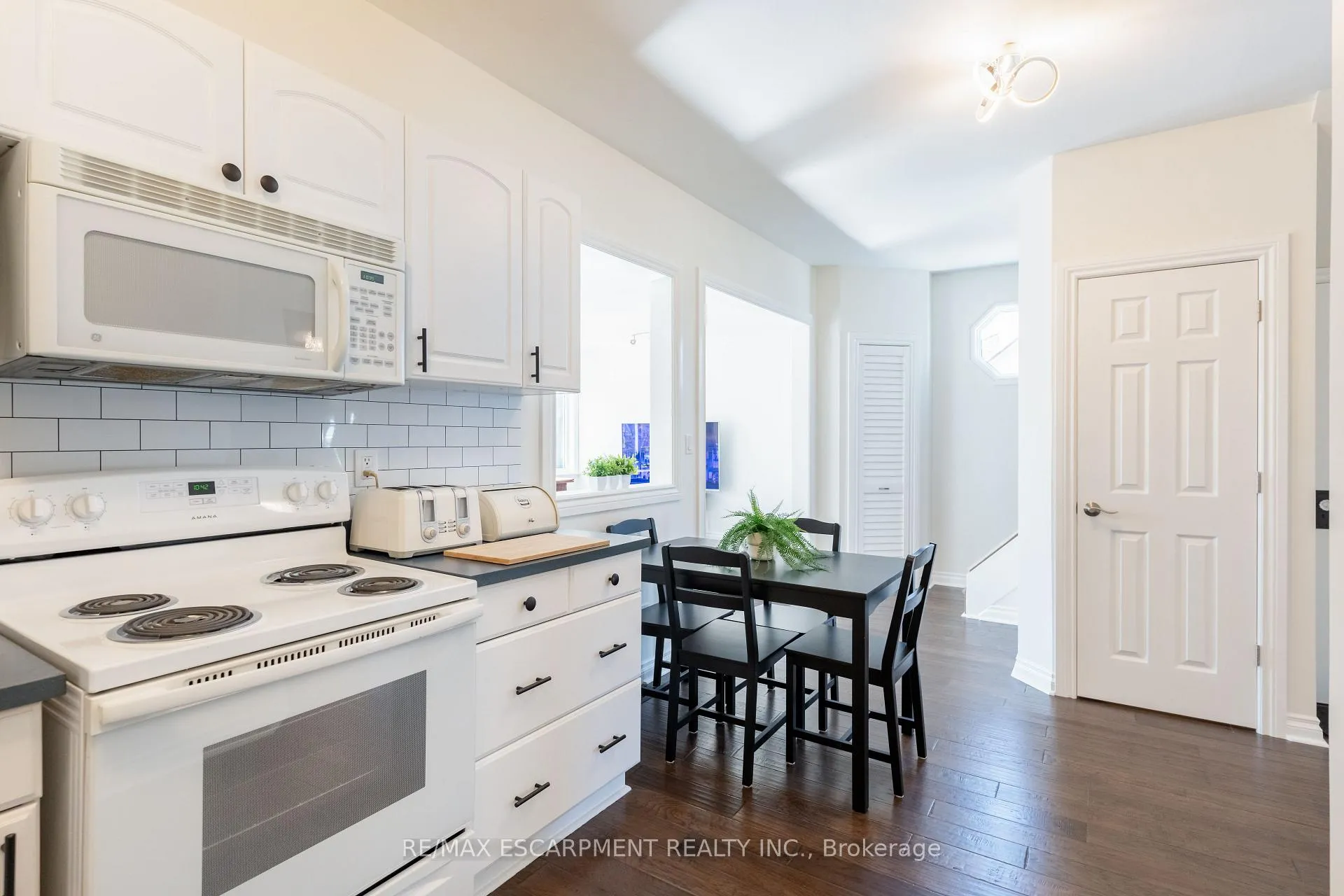 Photo 10 of 621 Rosseau Road, Hamilton, Rosedale — HOMEH