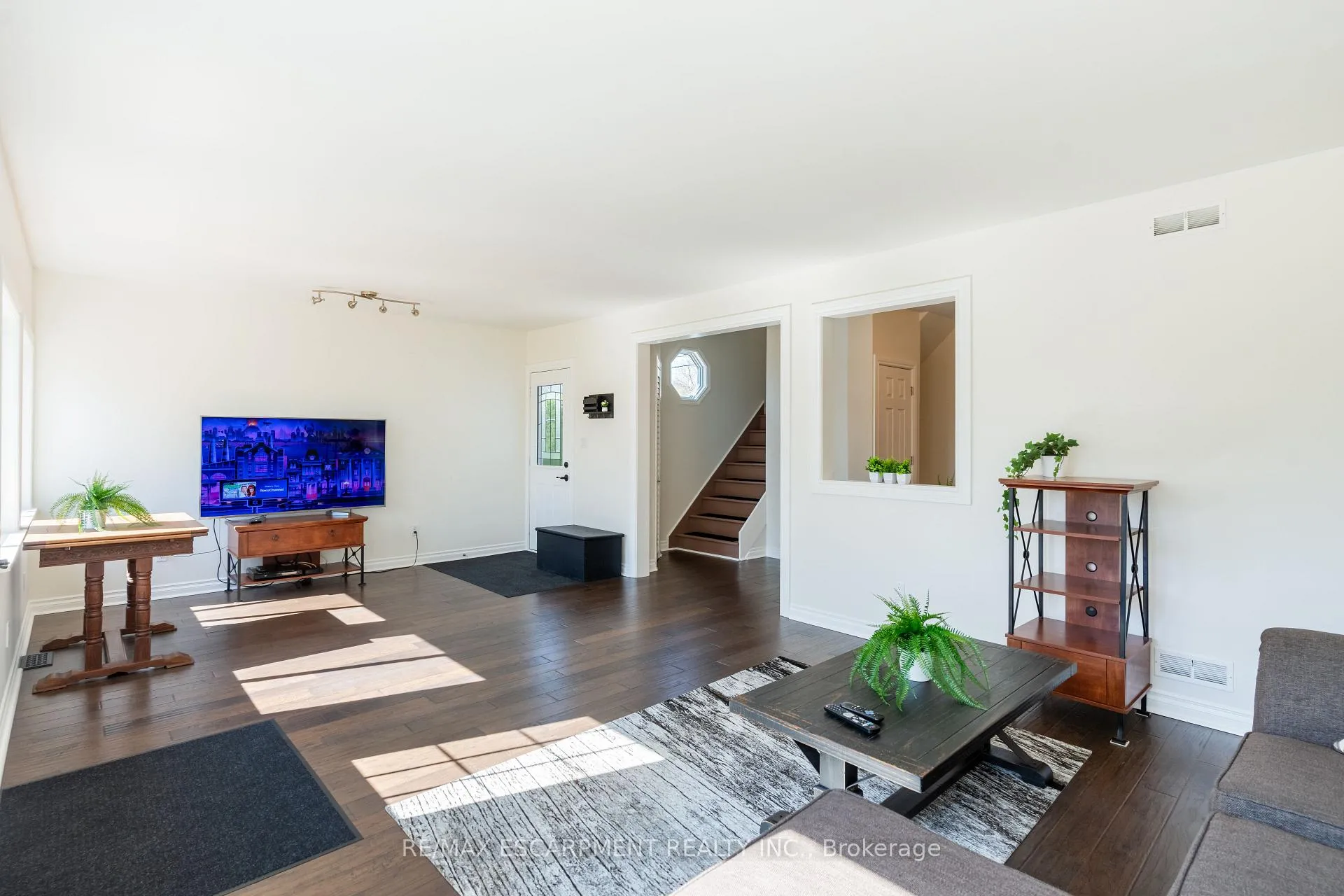 Photo 13 of 621 Rosseau Road, Hamilton, Rosedale — HOMEH