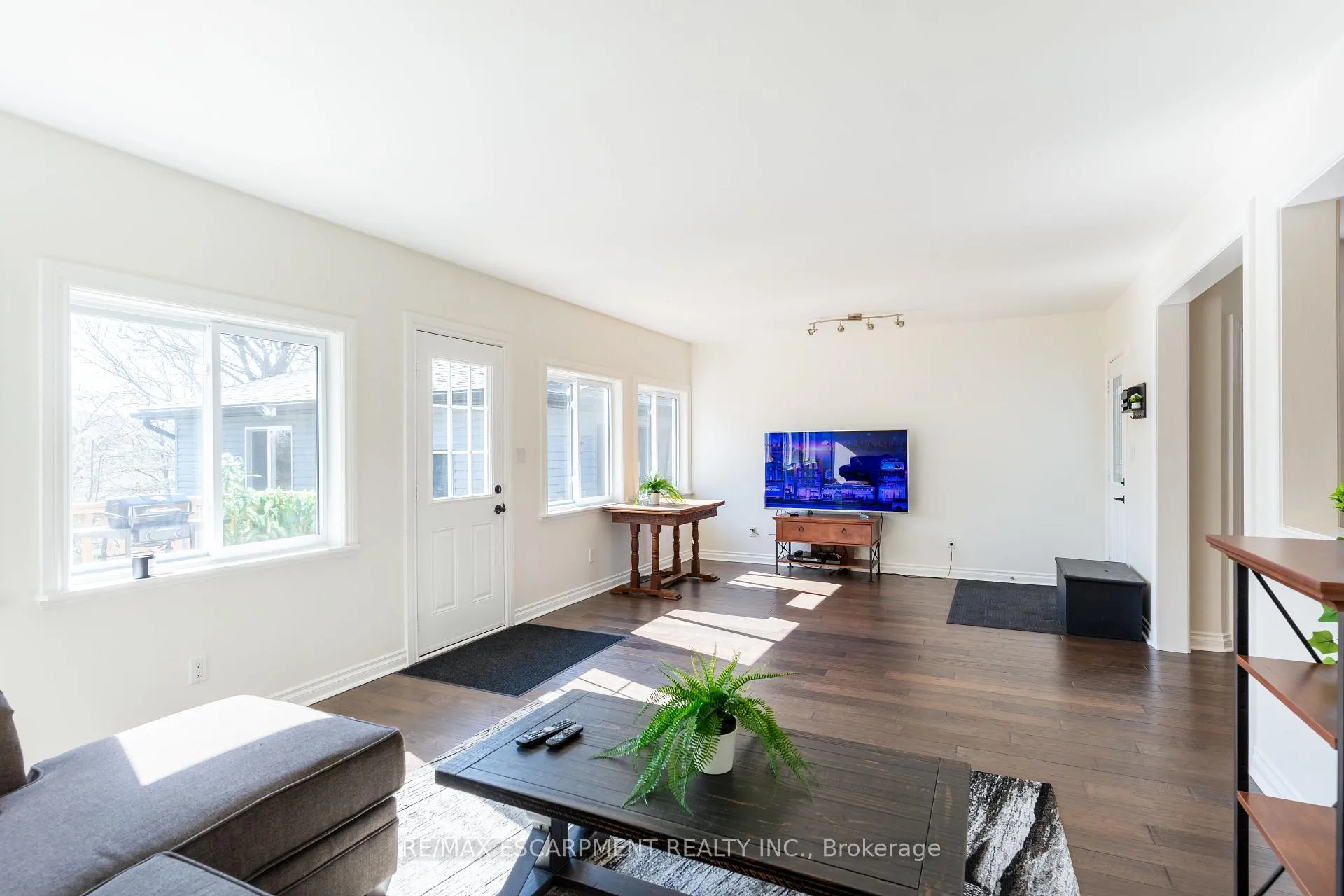 Photo 15 of 621 Rosseau Road, Hamilton, Rosedale — HOMEH