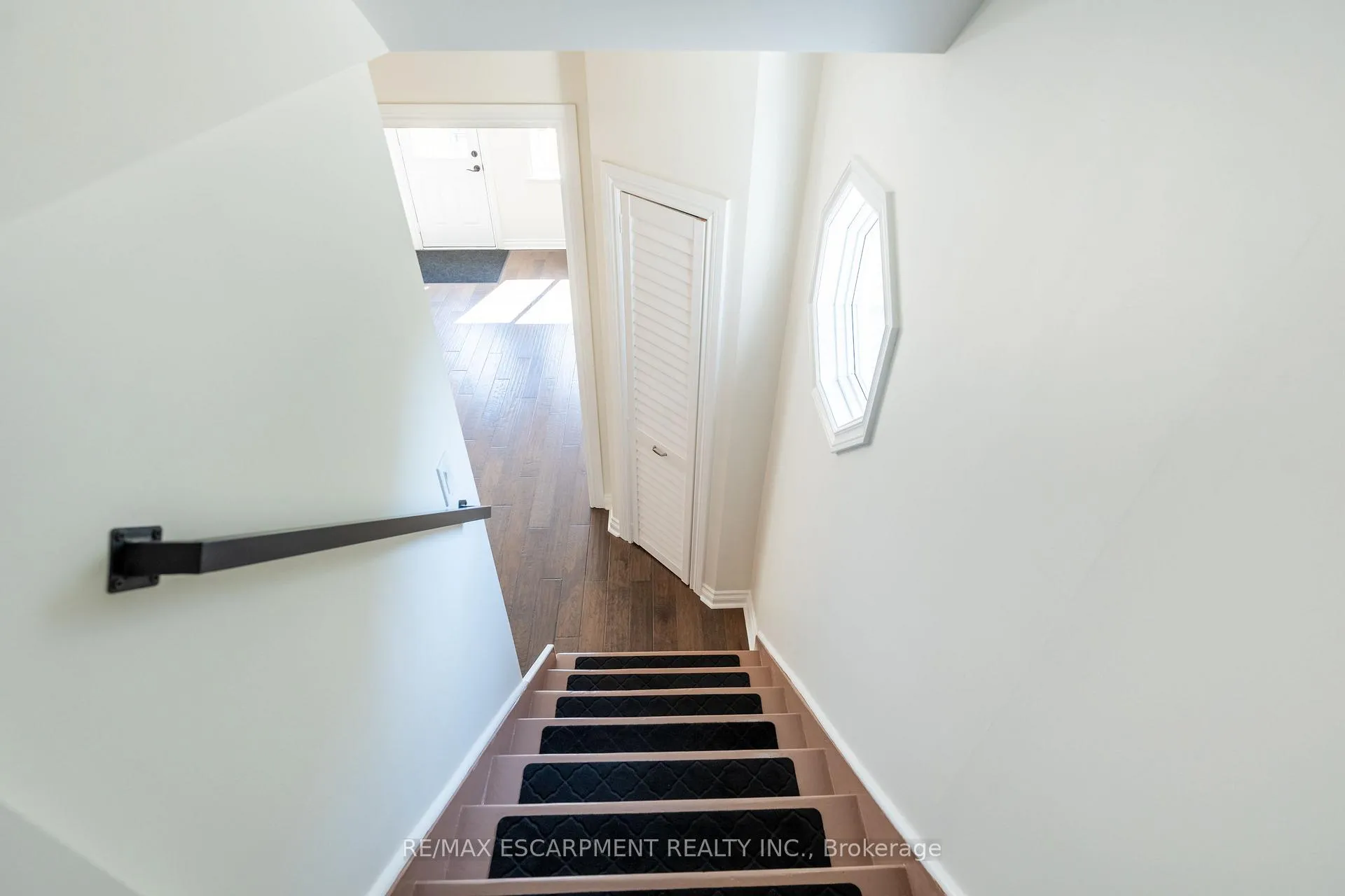 Photo 21 of 621 Rosseau Road, Hamilton, Rosedale — HOMEH