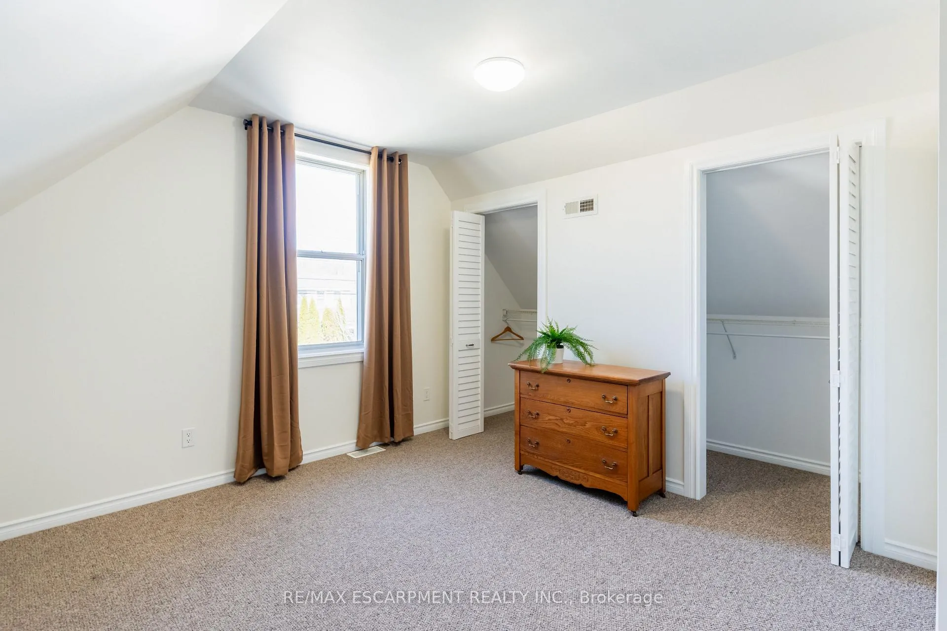 Photo 22 of 621 Rosseau Road, Hamilton, Rosedale — HOMEH