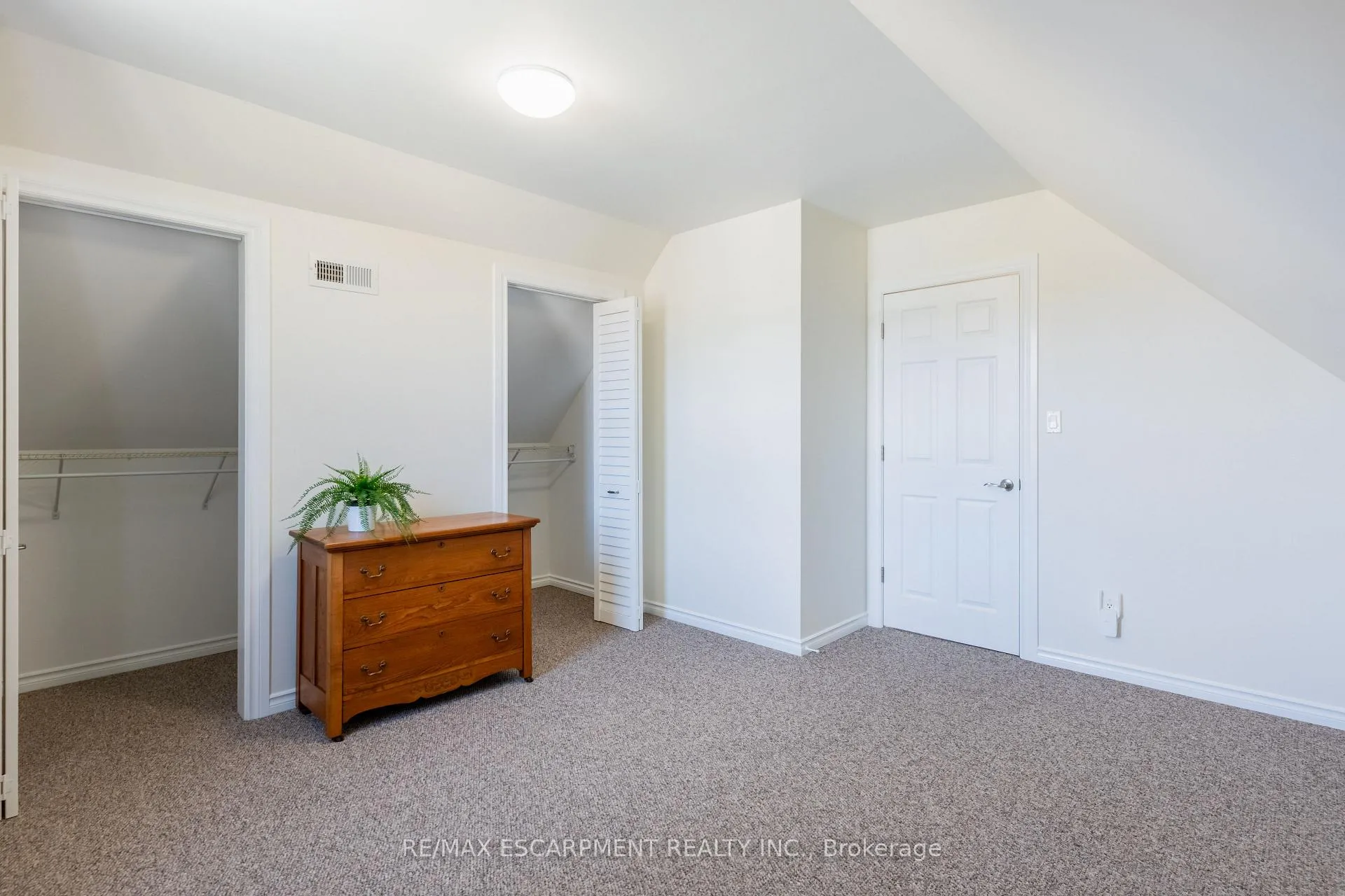Photo 23 of 621 Rosseau Road, Hamilton, Rosedale — HOMEH
