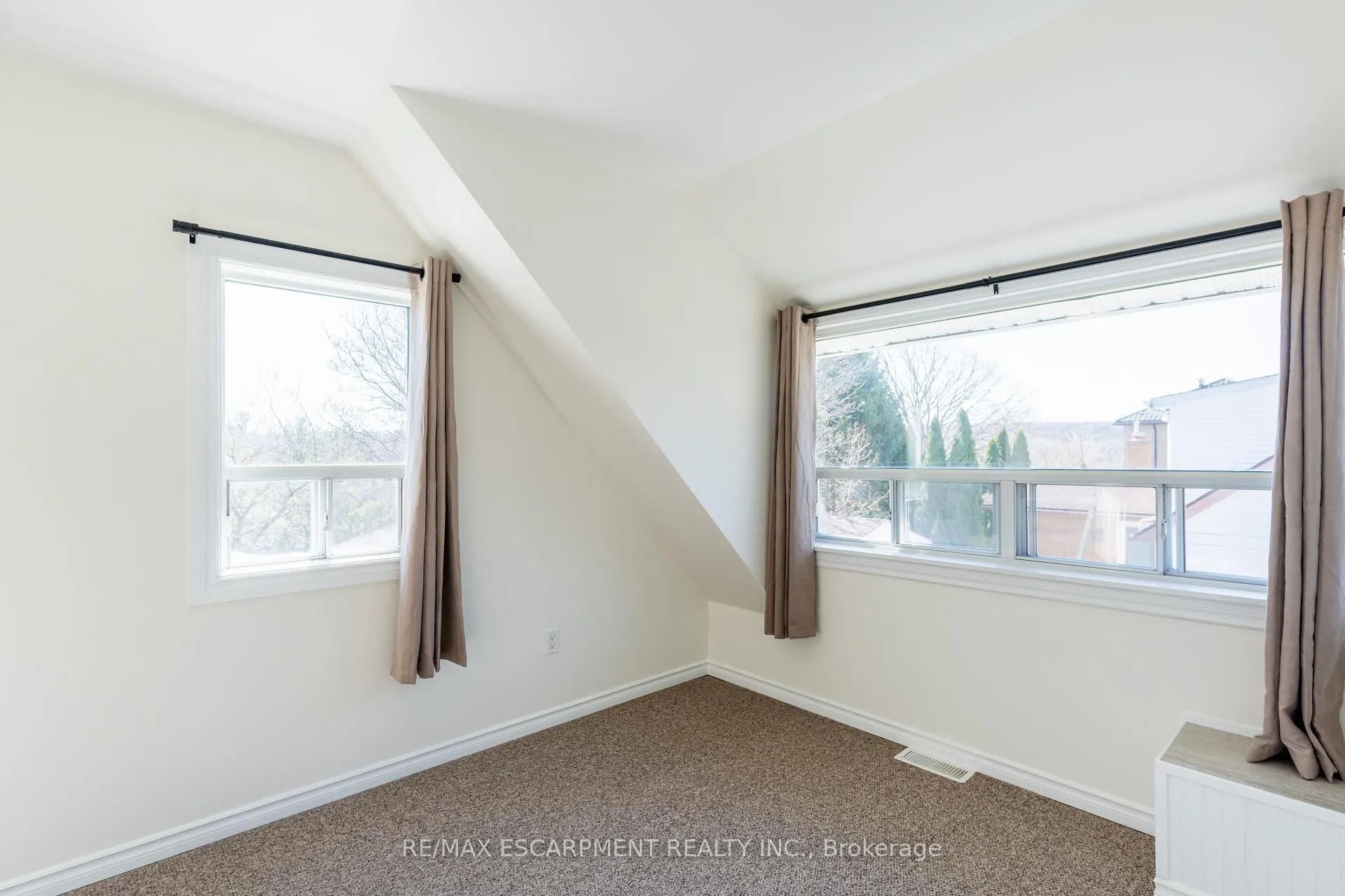 Photo 24 of 621 Rosseau Road, Hamilton, Rosedale — HOMEH