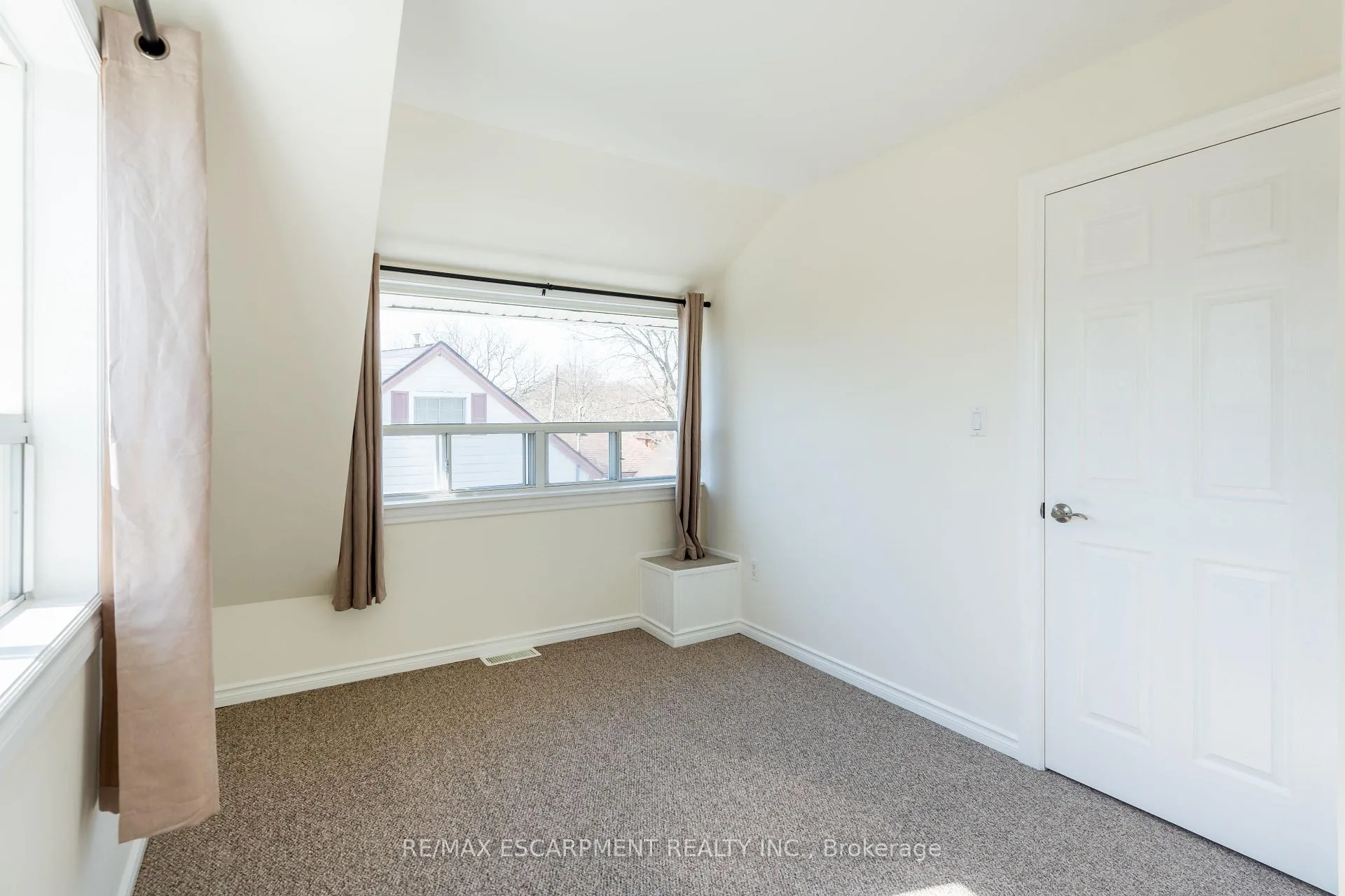 Photo 25 of 621 Rosseau Road, Hamilton, Rosedale — HOMEH