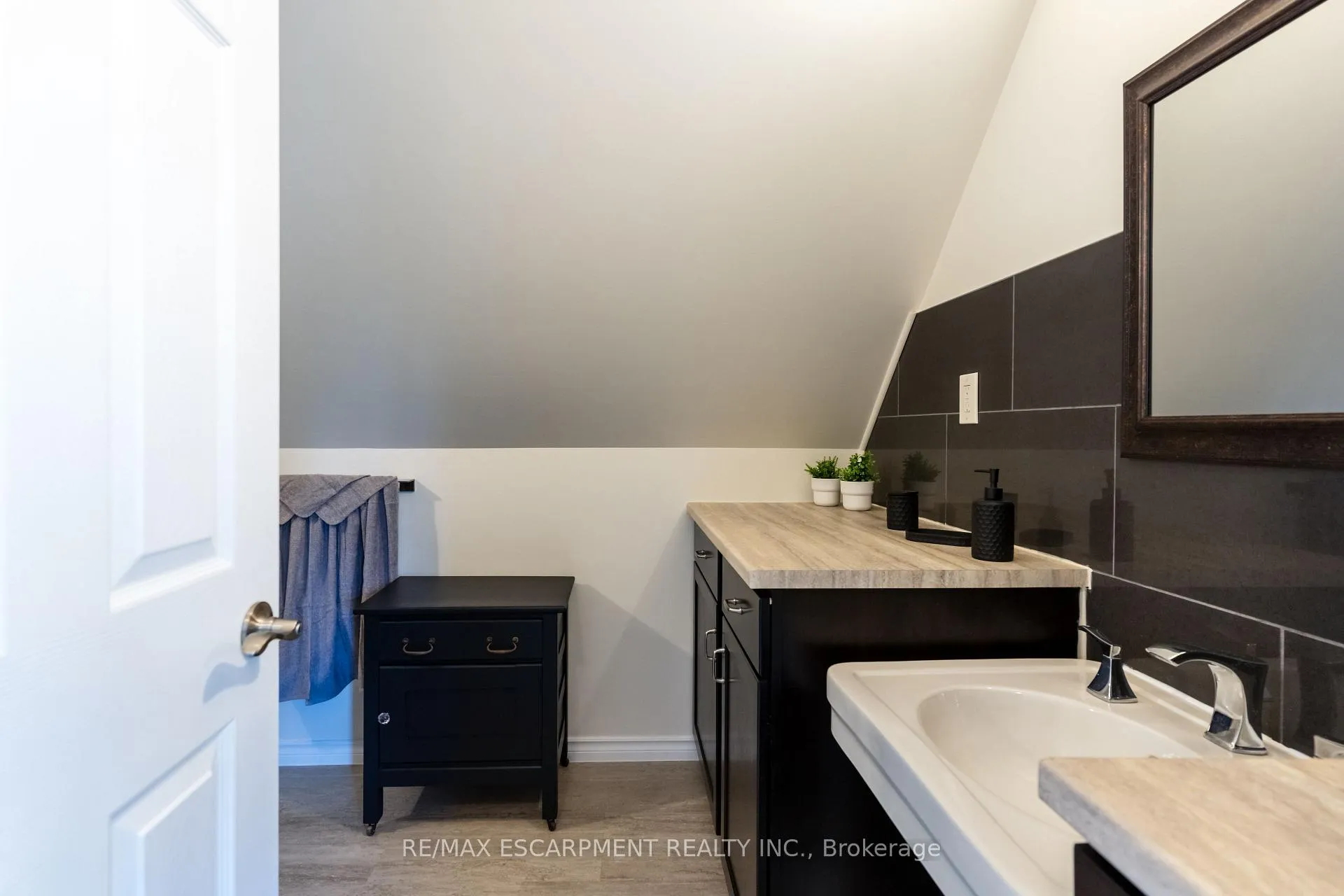 Photo 28 of 621 Rosseau Road, Hamilton, Rosedale — HOMEH