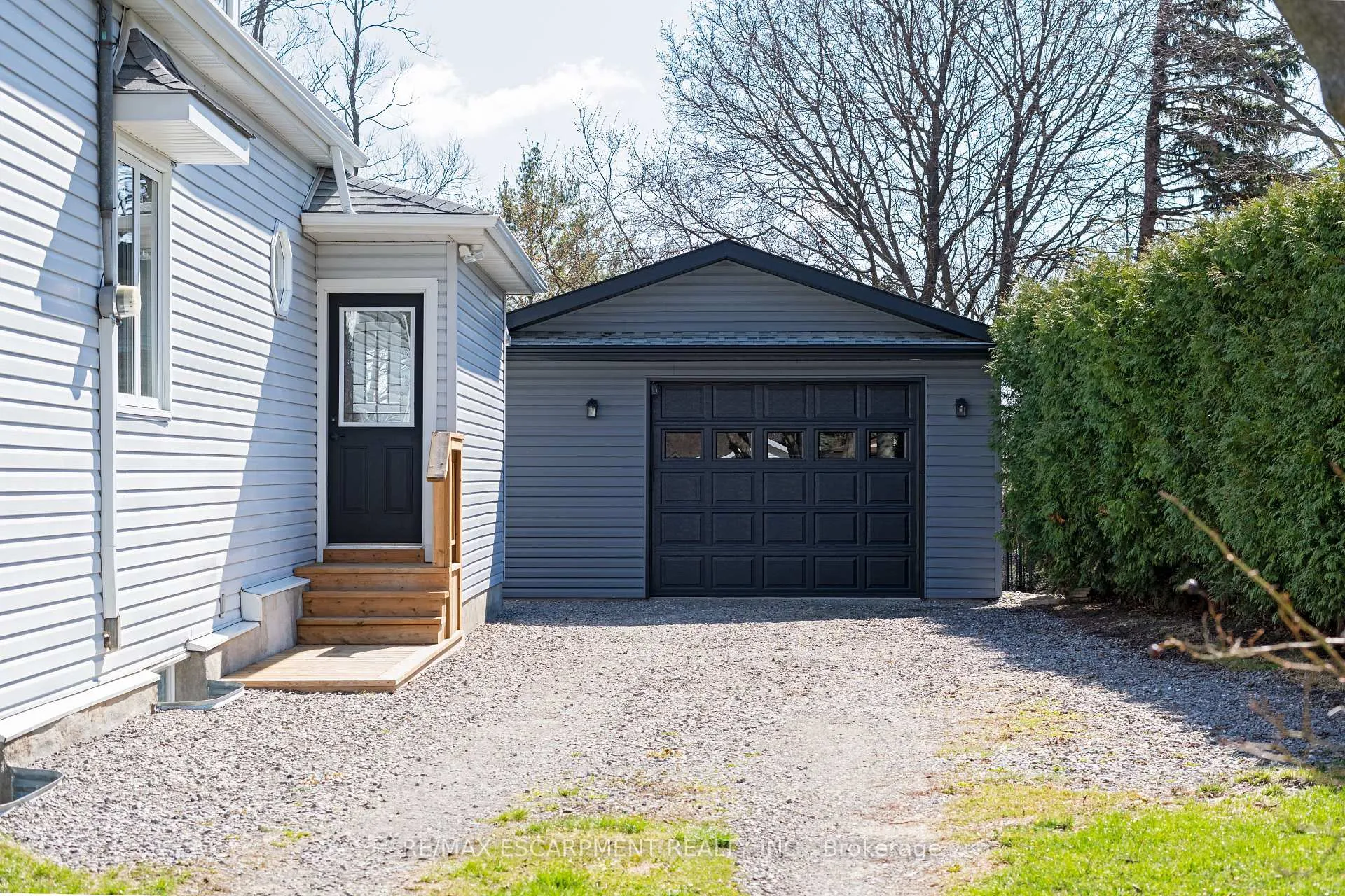 Photo 42 of 621 Rosseau Road, Hamilton, Rosedale — HOMEH