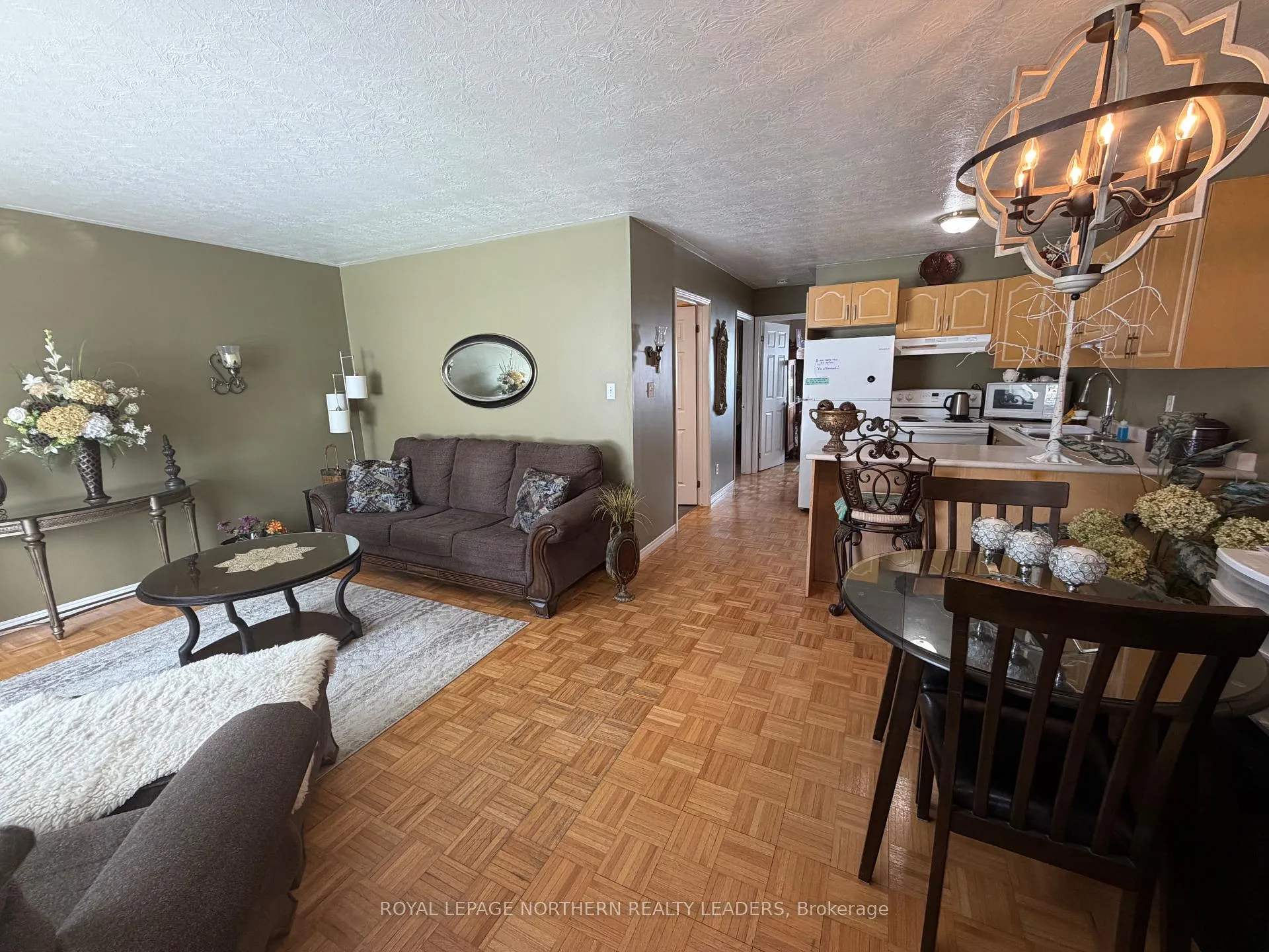 Photo 2 of 364 Eleventh Avenue, Cochrane — HOMEH
