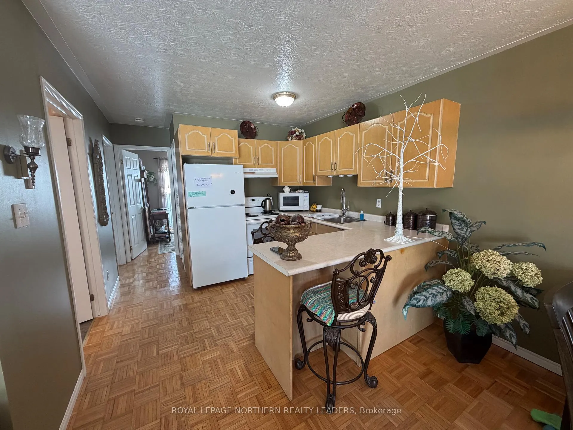 Photo 5 of 364 Eleventh Avenue, Cochrane — HOMEH