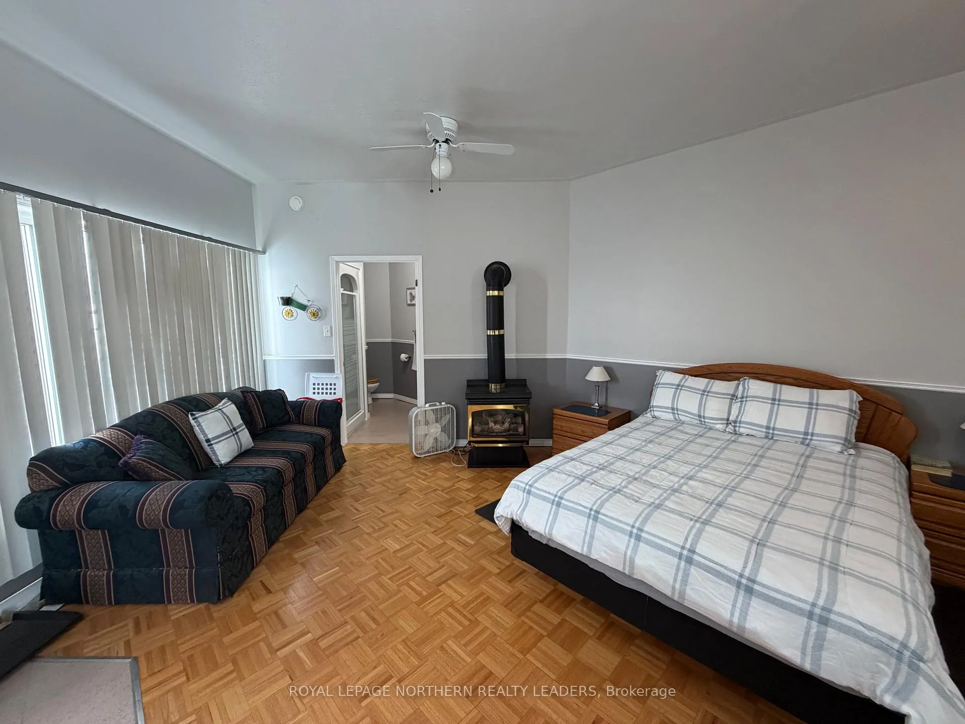 Photo 12 of 364 Eleventh Avenue, Cochrane — HOMEH