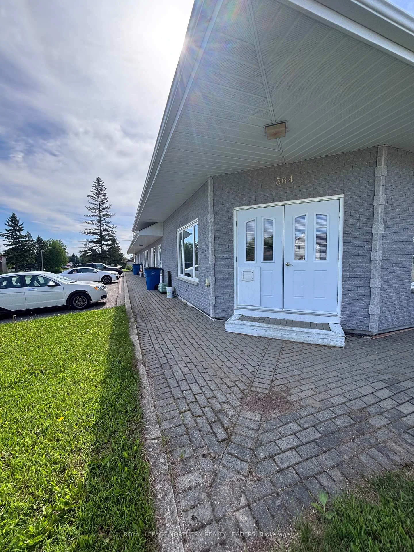 Photo 3 of 364 Eleventh Avenue, Cochrane — HOMEH