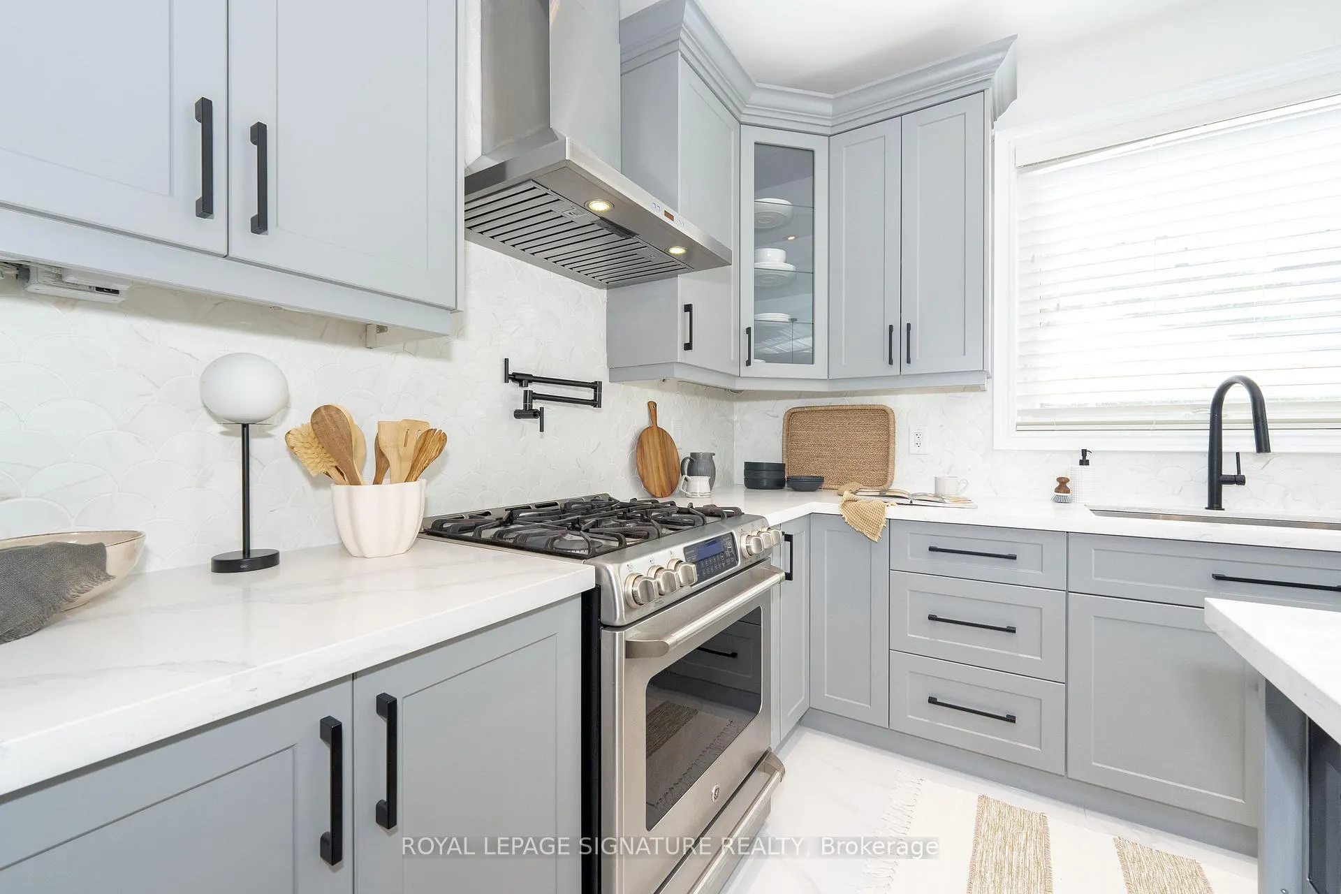 Photo 9 of 2355 Pilgrim Square, Oshawa, Windfields — HOMEH
