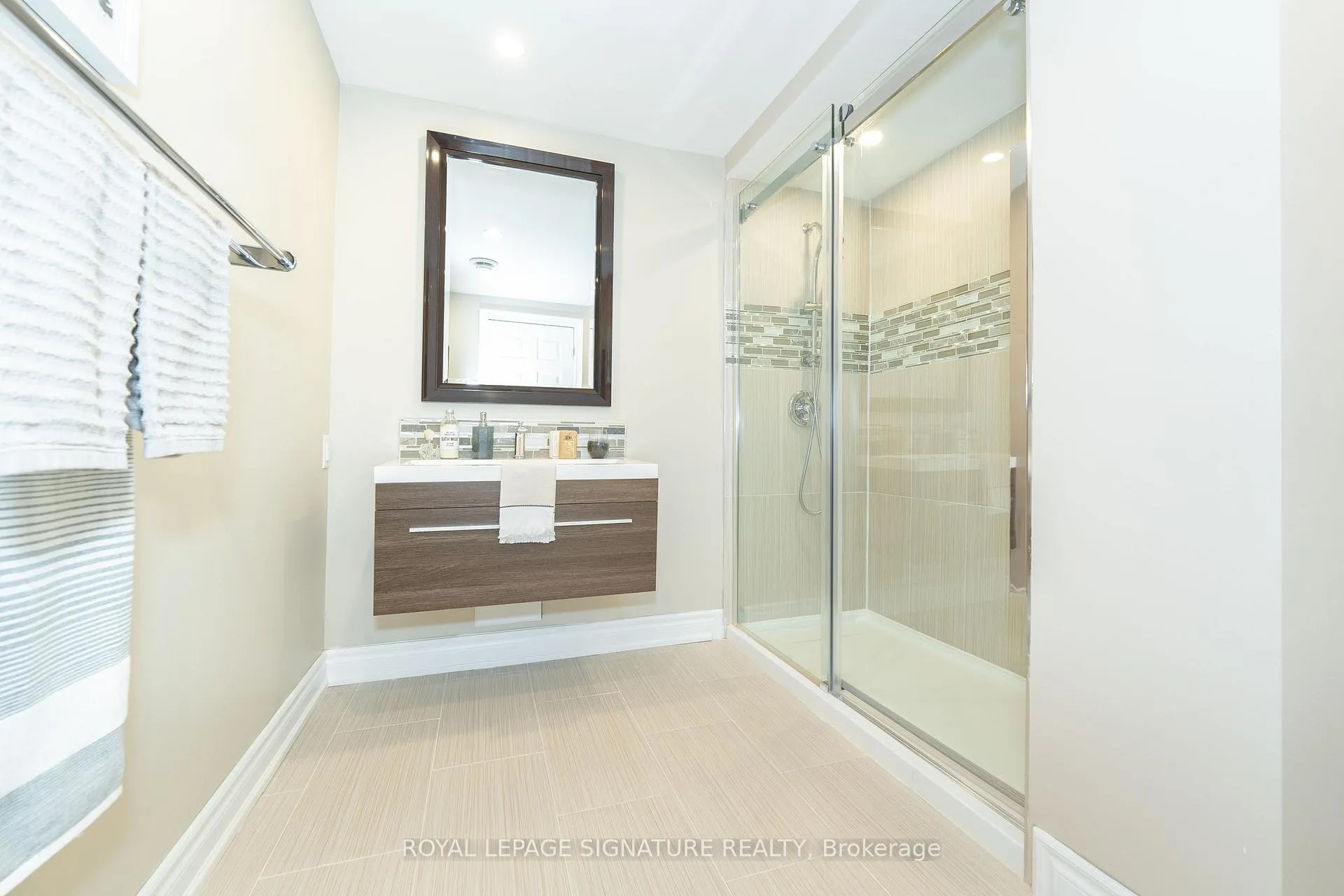 Photo 22 of 2355 Pilgrim Square, Oshawa, Windfields — HOMEH