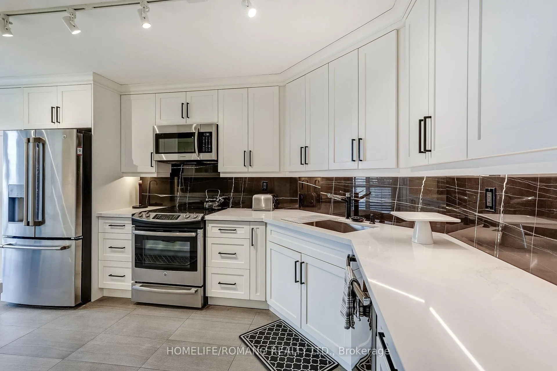 Photo 9 of Unit 508, 1 Clark Avenue W, Vaughan, Crestwood-Springfarm-Yorkhill — HOMEH