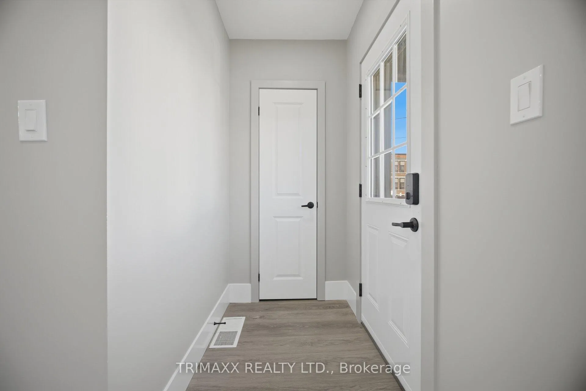 Photo 5 of 21 Prince Street, St. Catharines, E. Chester — HOMEH