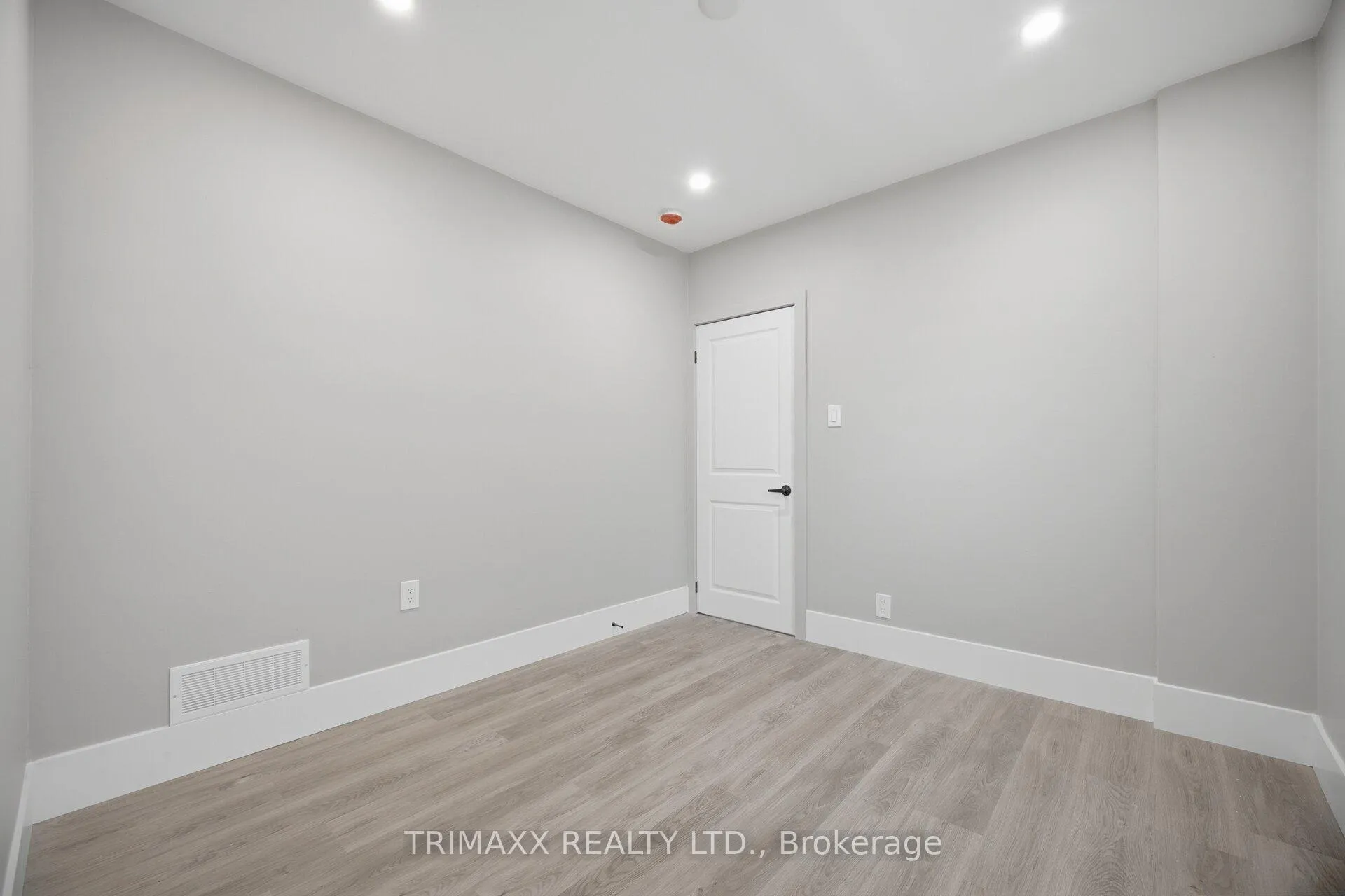 Photo 24 of 21 Prince Street, St. Catharines, E. Chester — HOMEH