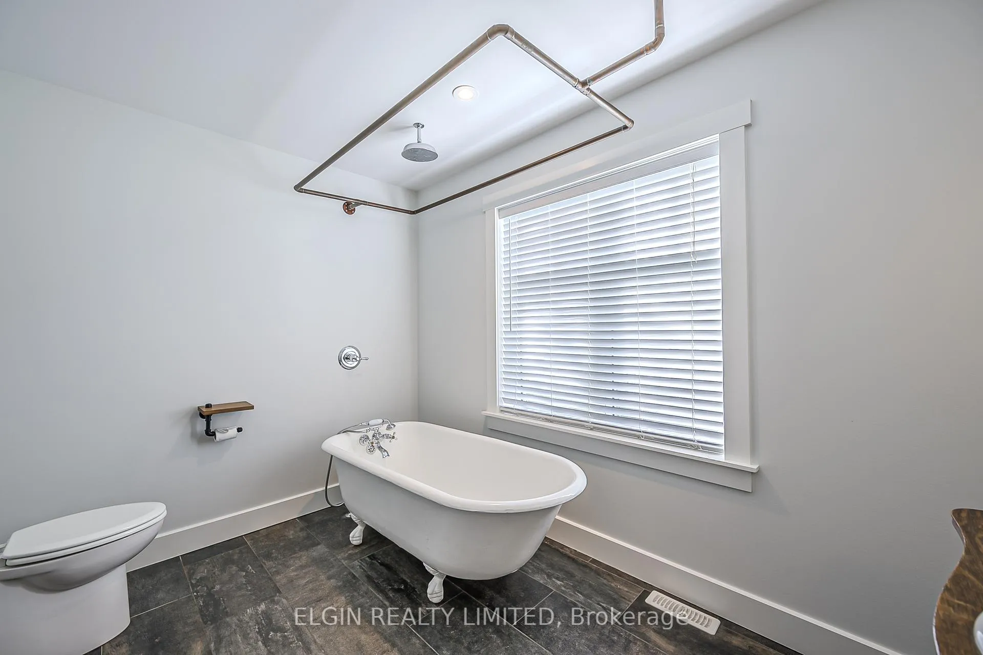 Photo 33 of 39349 Fingal Line, Southwold, Rural Southwold — HOMEH