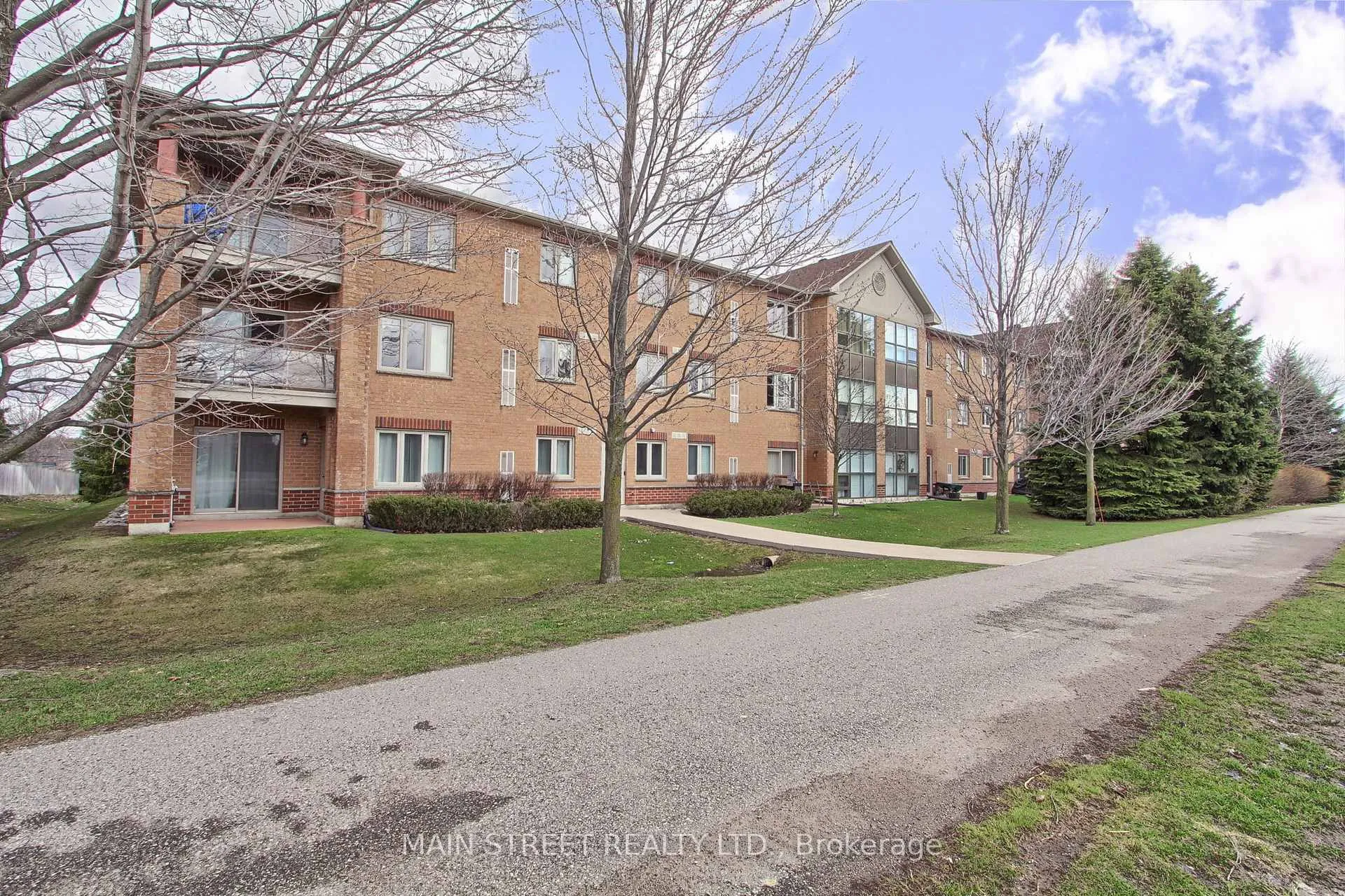 Front of Unit 305, 500 Mapleview Drive W