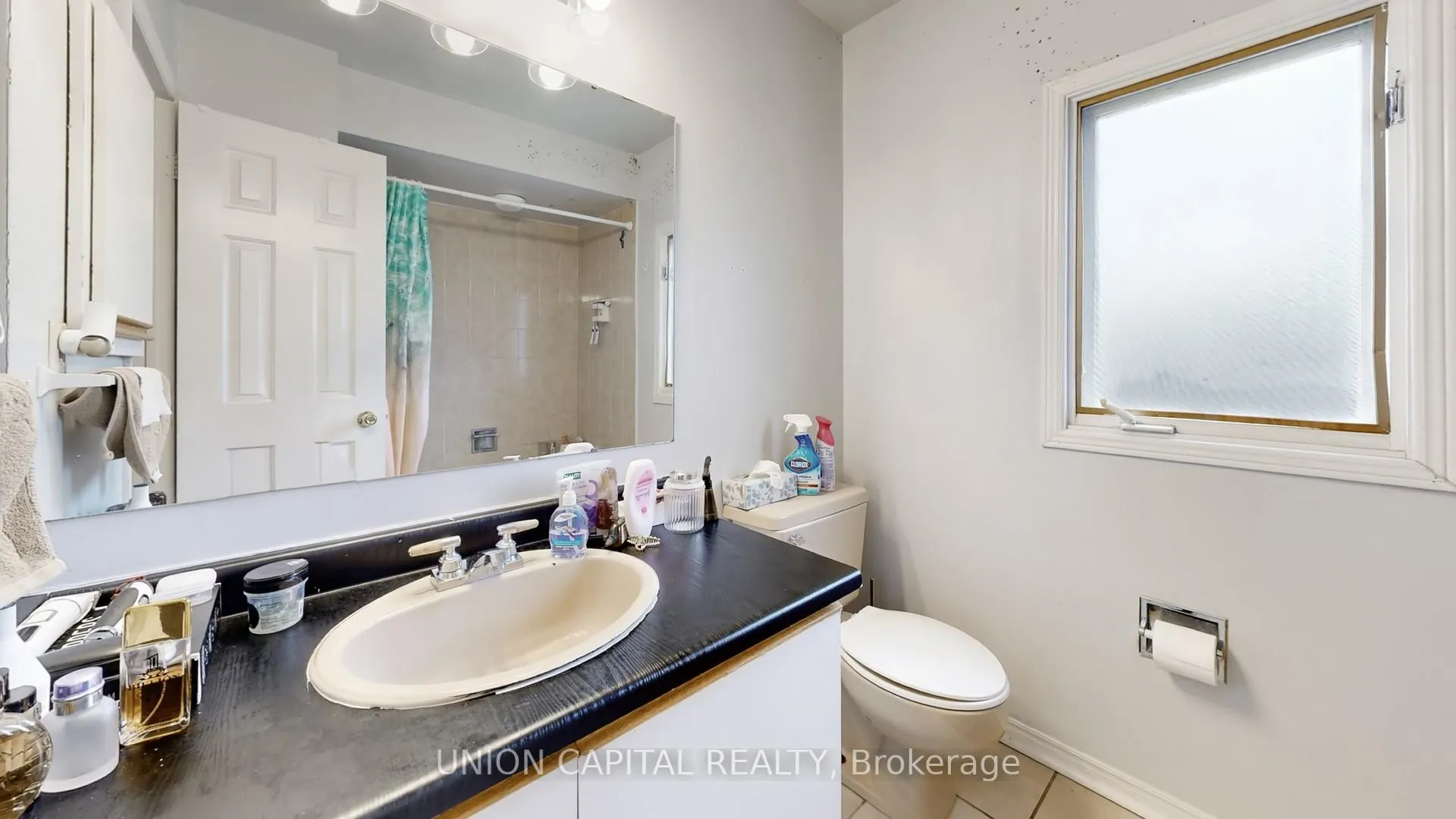Photo 10 of 142 Wright Crescent, Ajax, Central — HOMEH
